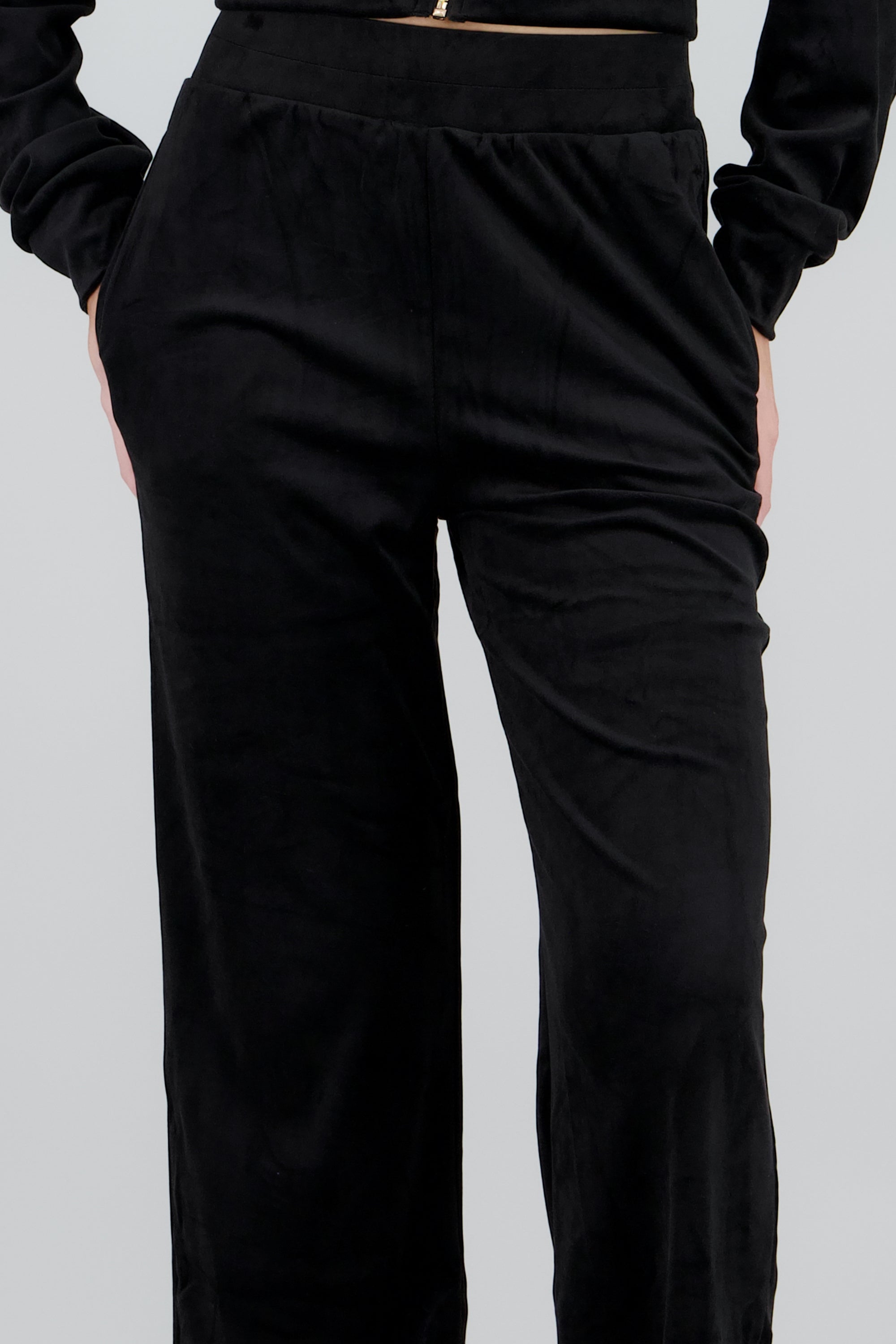 Pantalones velvet NEGRO