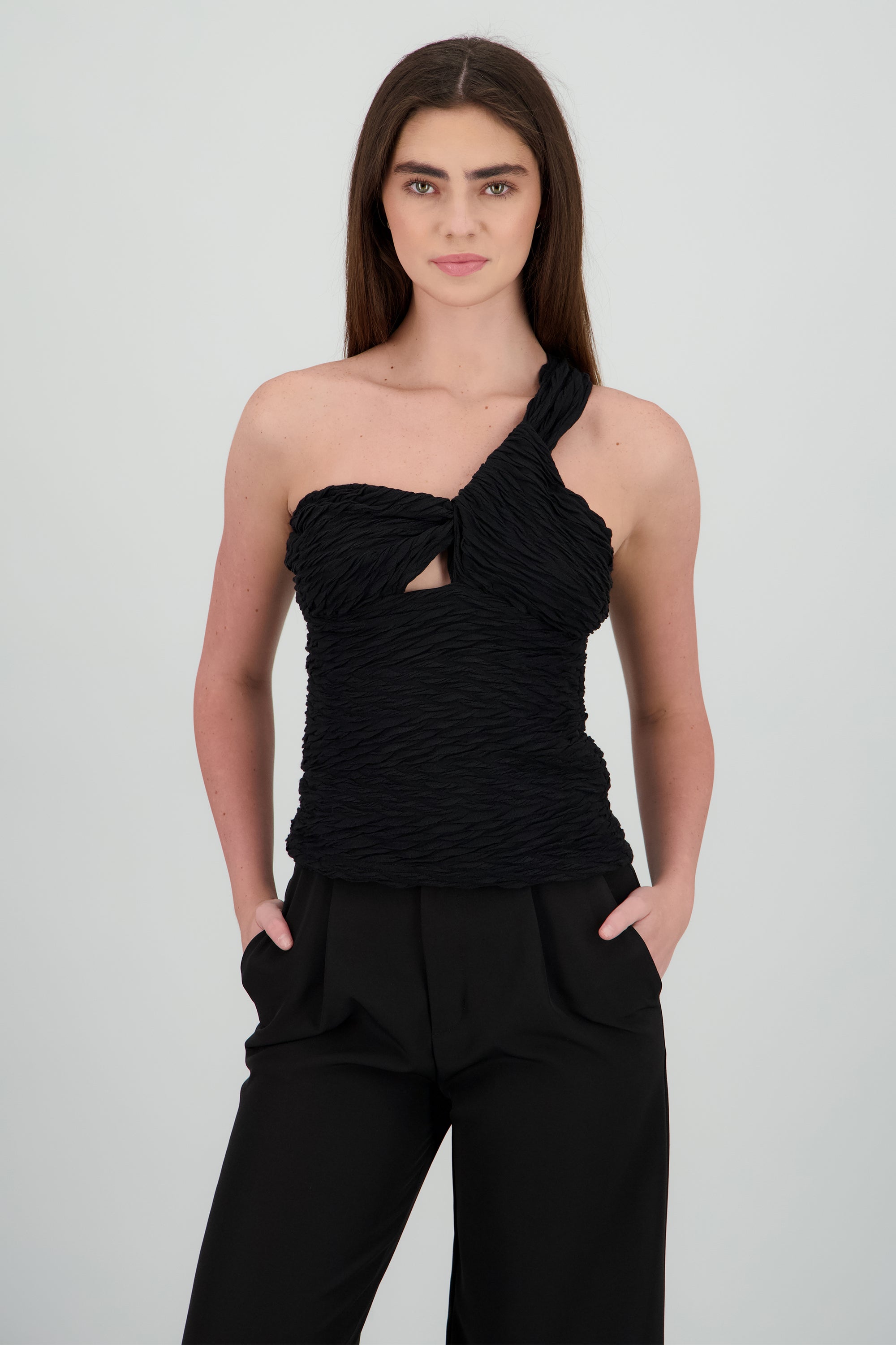 Top halter asimetrico con nudo NEGRO