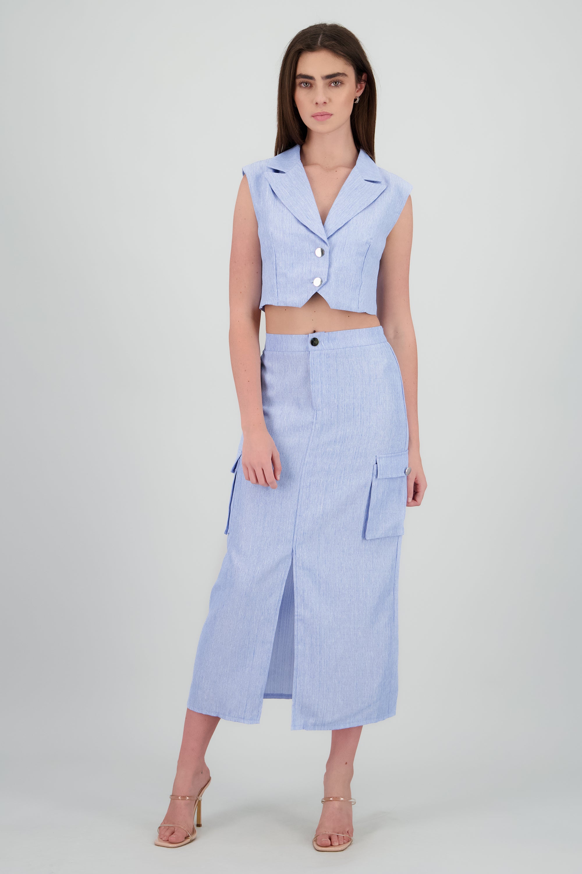 Falda midi con abertura detalle bolsas cargo AZUL CIELO