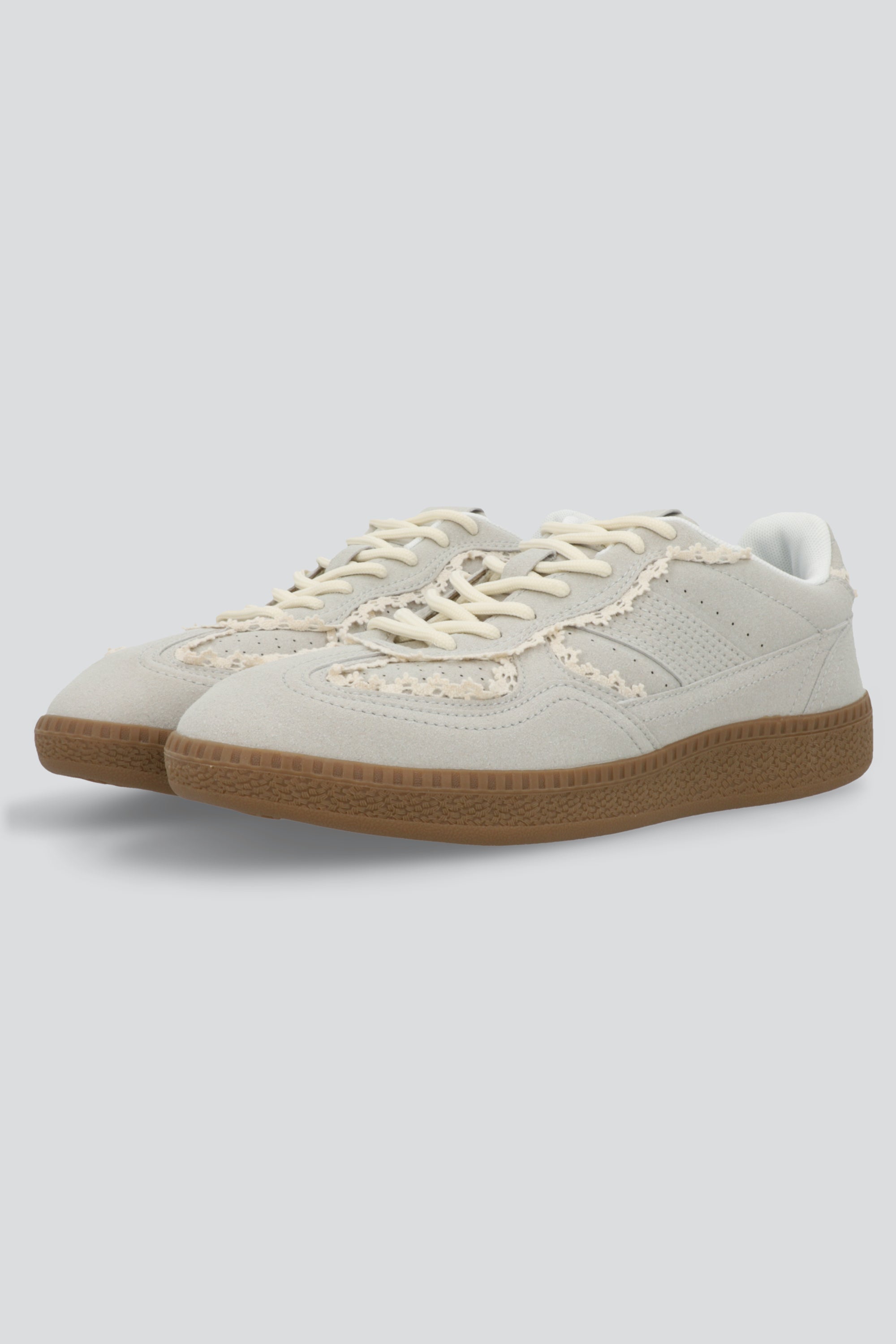 Tenis durazno detalle encaje GRIS CLARO