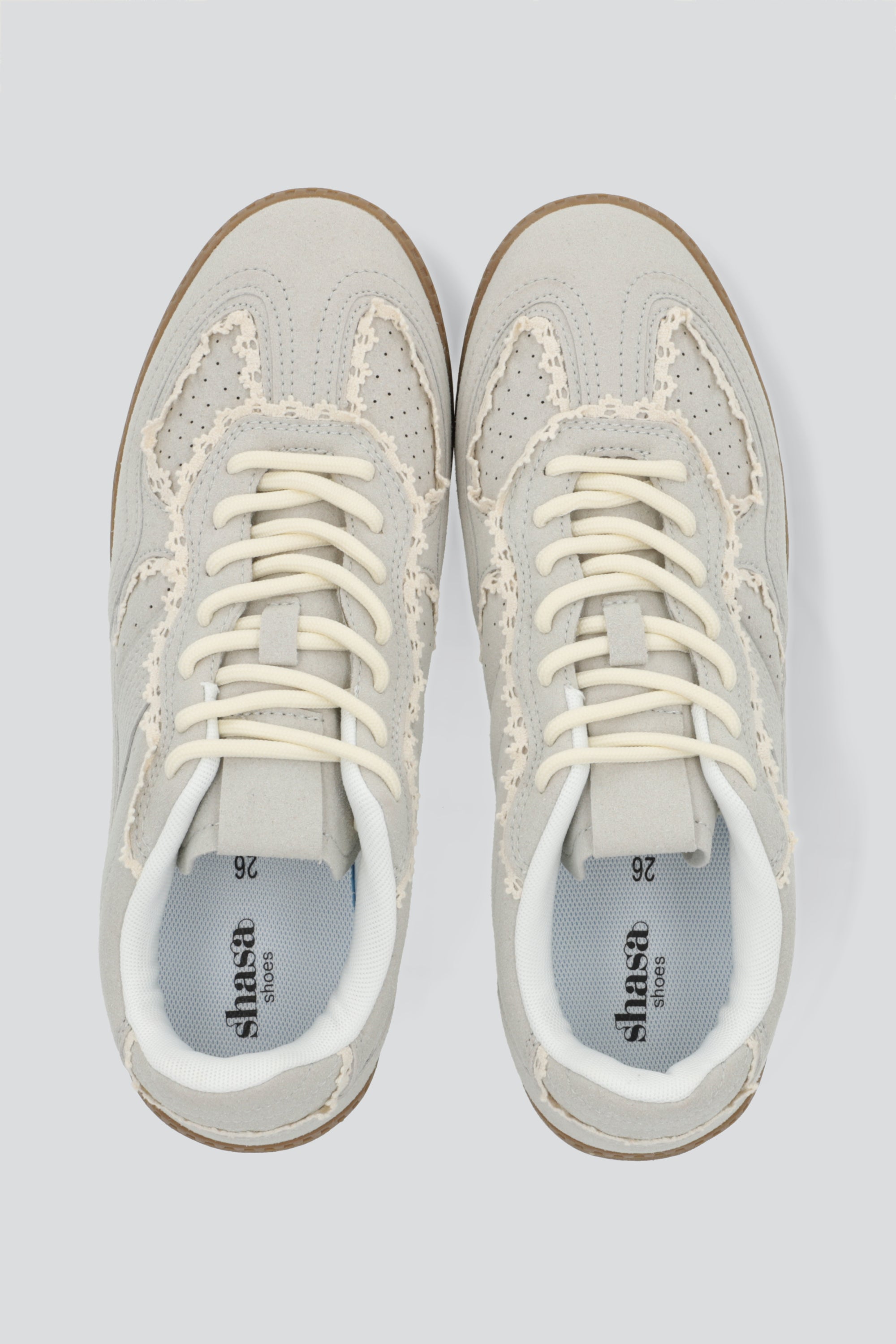 Tenis durazno detalle encaje GRIS CLARO