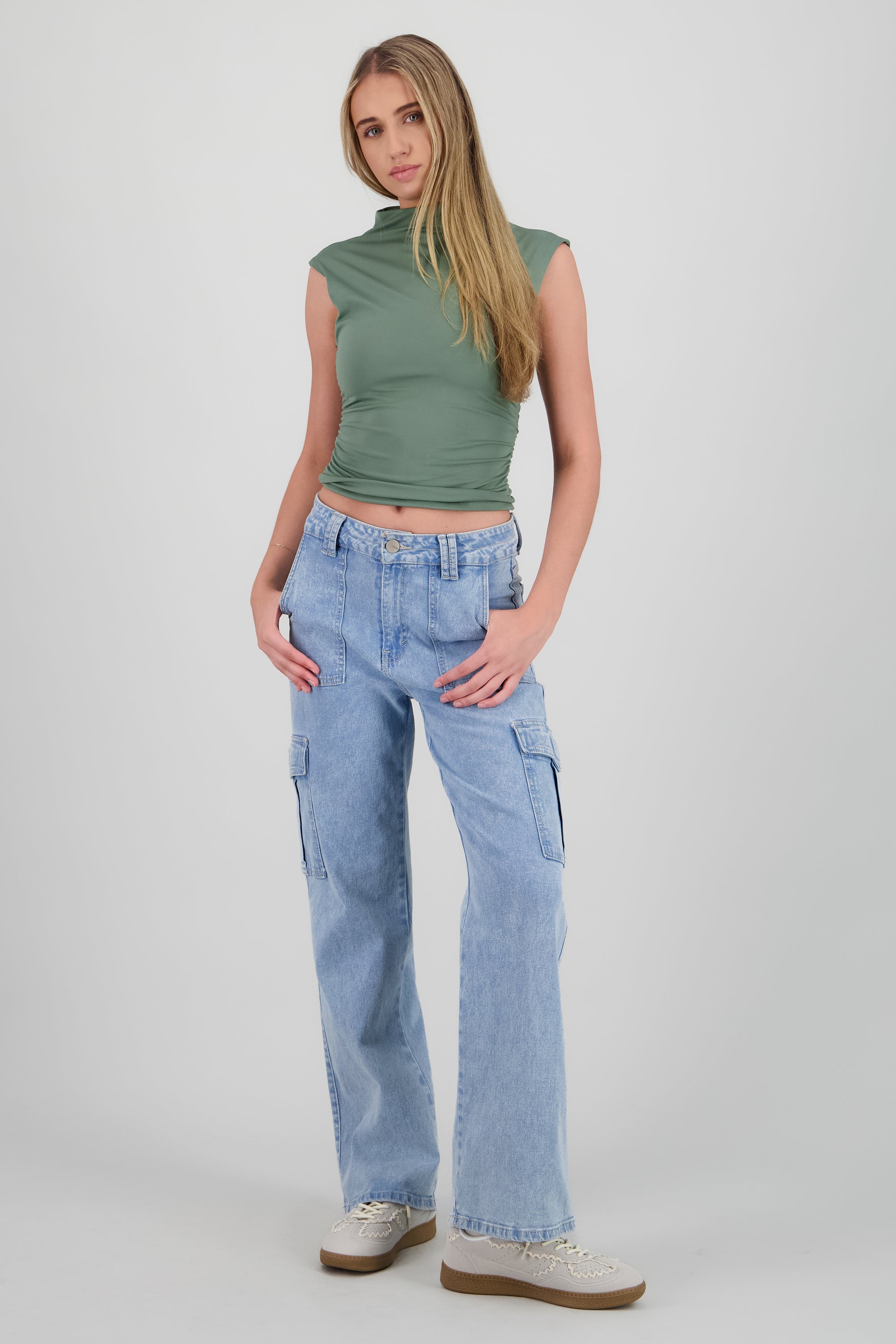 Tenis durazno detalle encaje GRIS CLARO