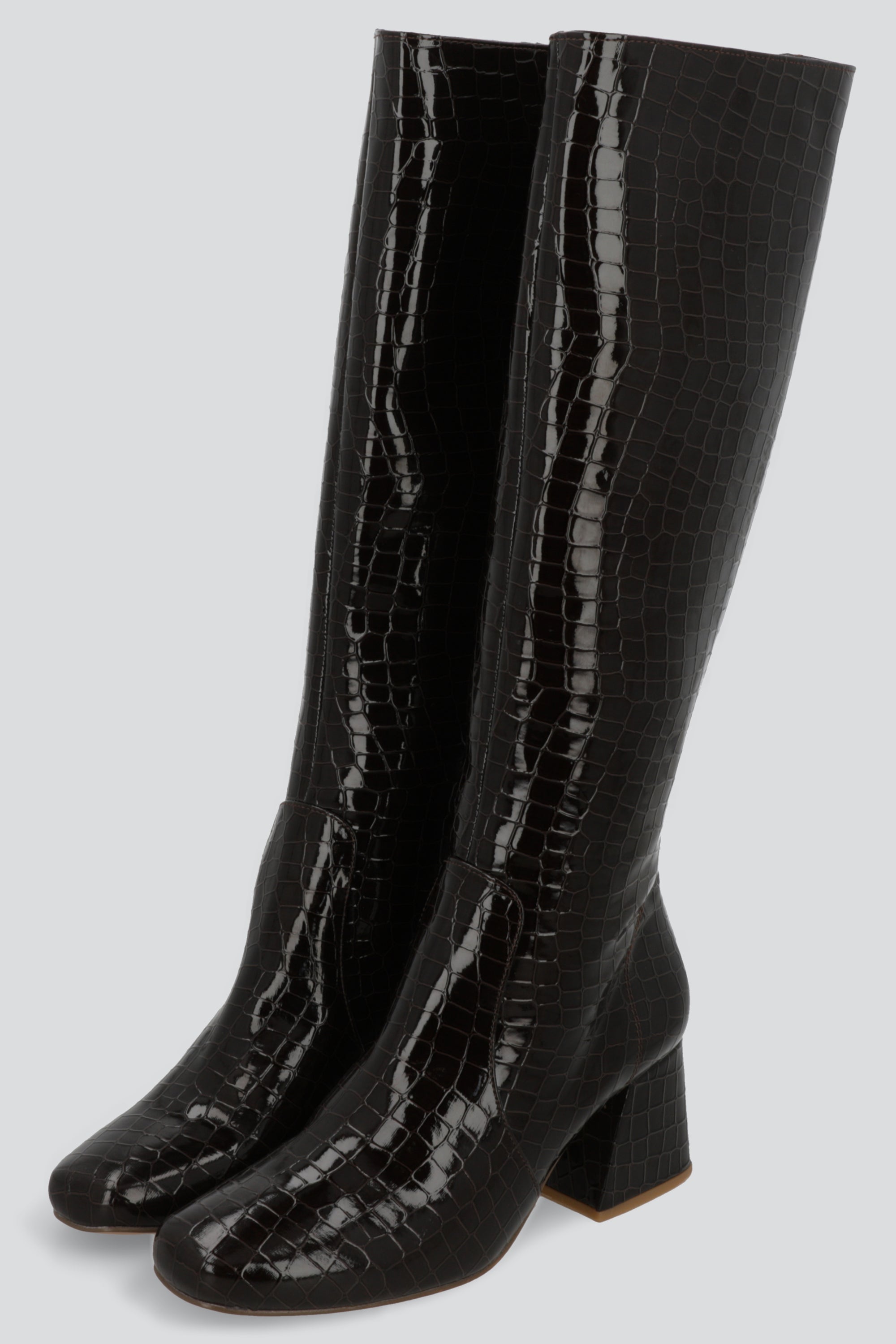 Bota larga punta cuadrada tacon ancho CAFE