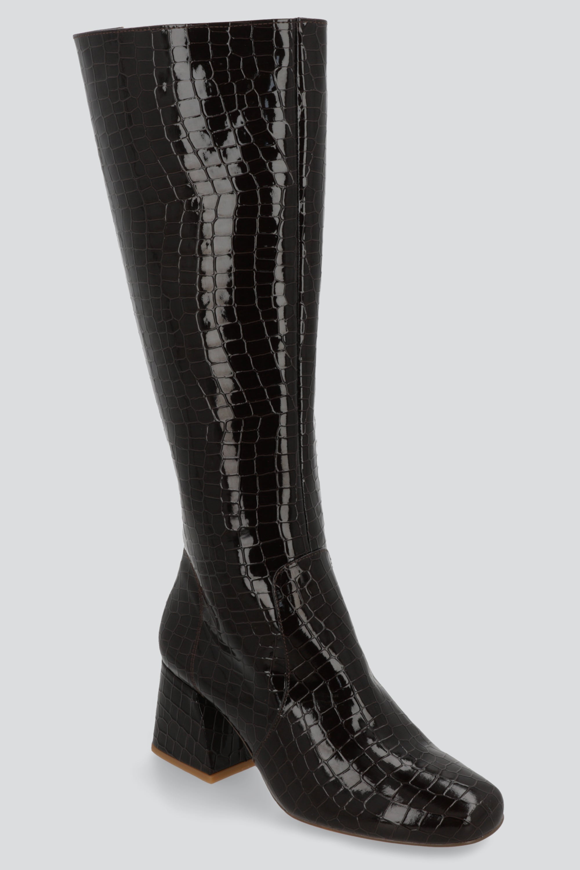 Bota larga punta cuadrada tacon ancho CAFE