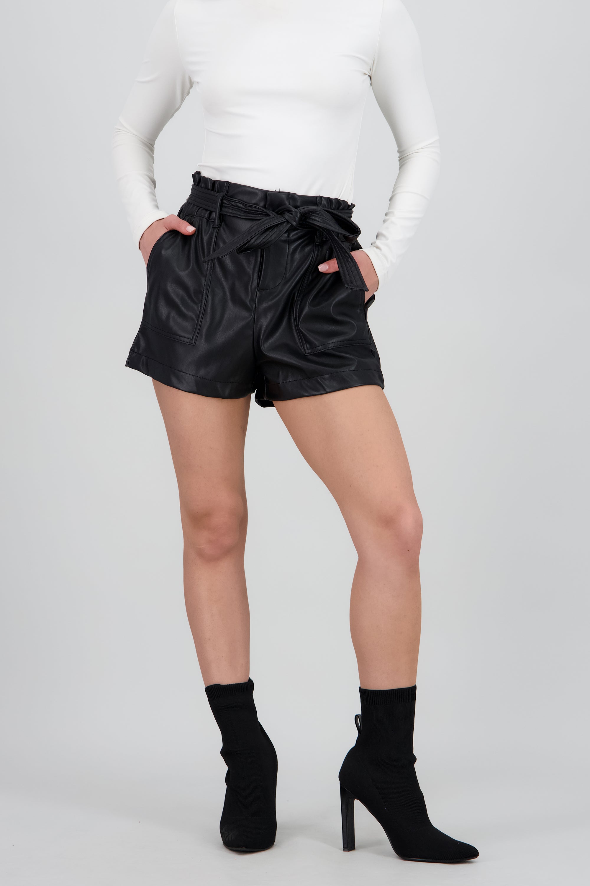 Short corto paperbag efecto piel NEGRO