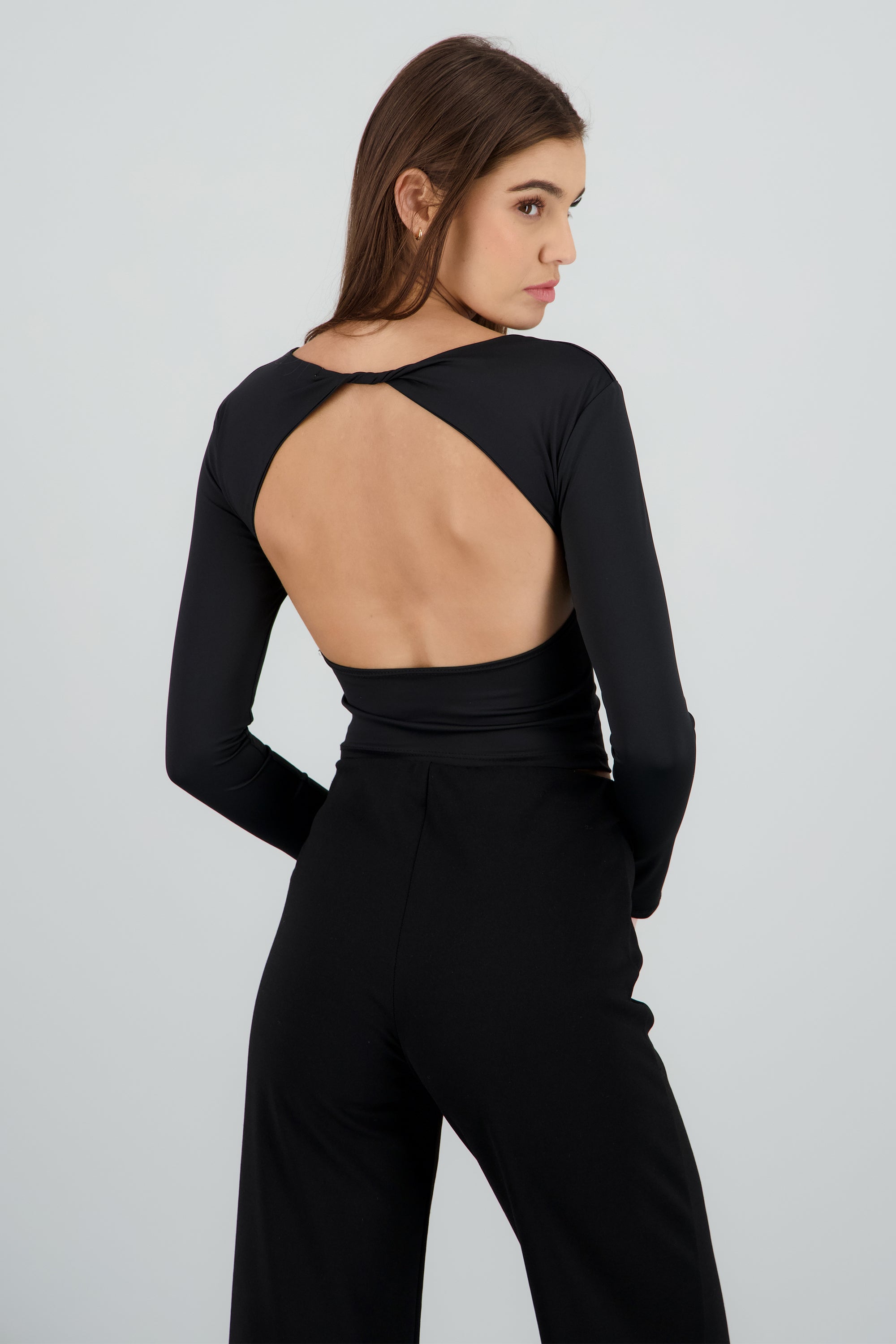 Top manga larga escote en espalda NEGRO