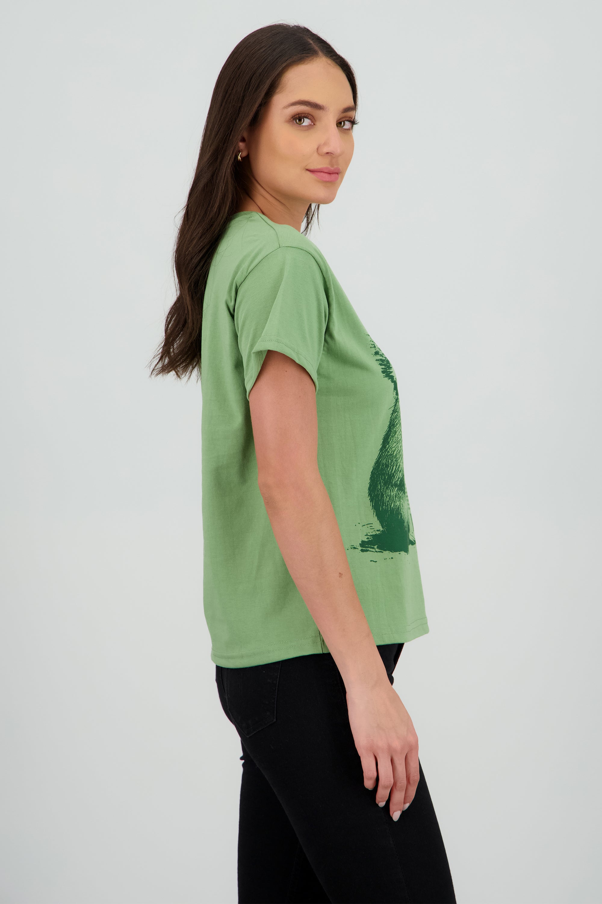 Playera manga corta estampado capibara VERDE