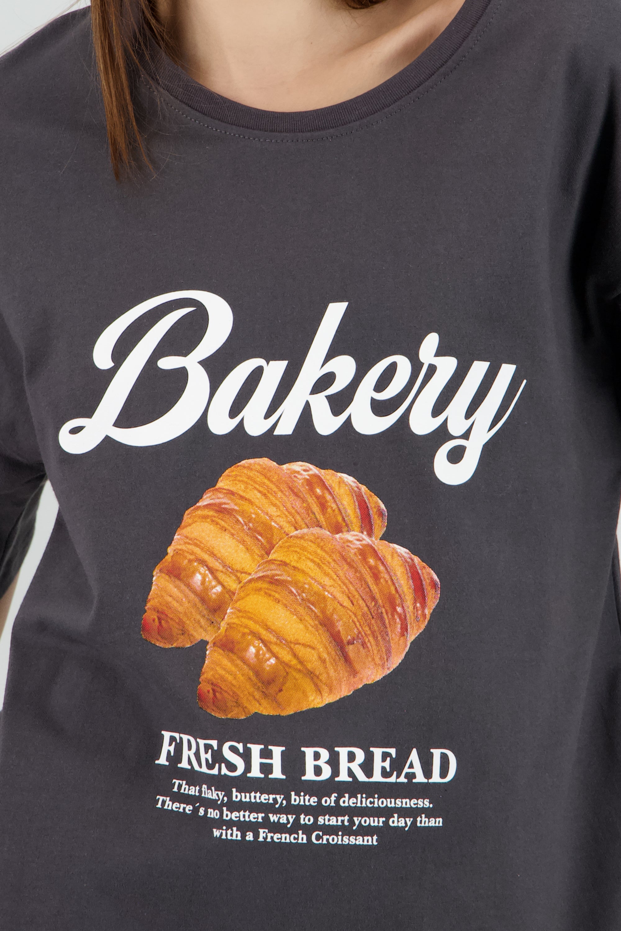Playera oversize estampado bakery GRIS OBSCURO