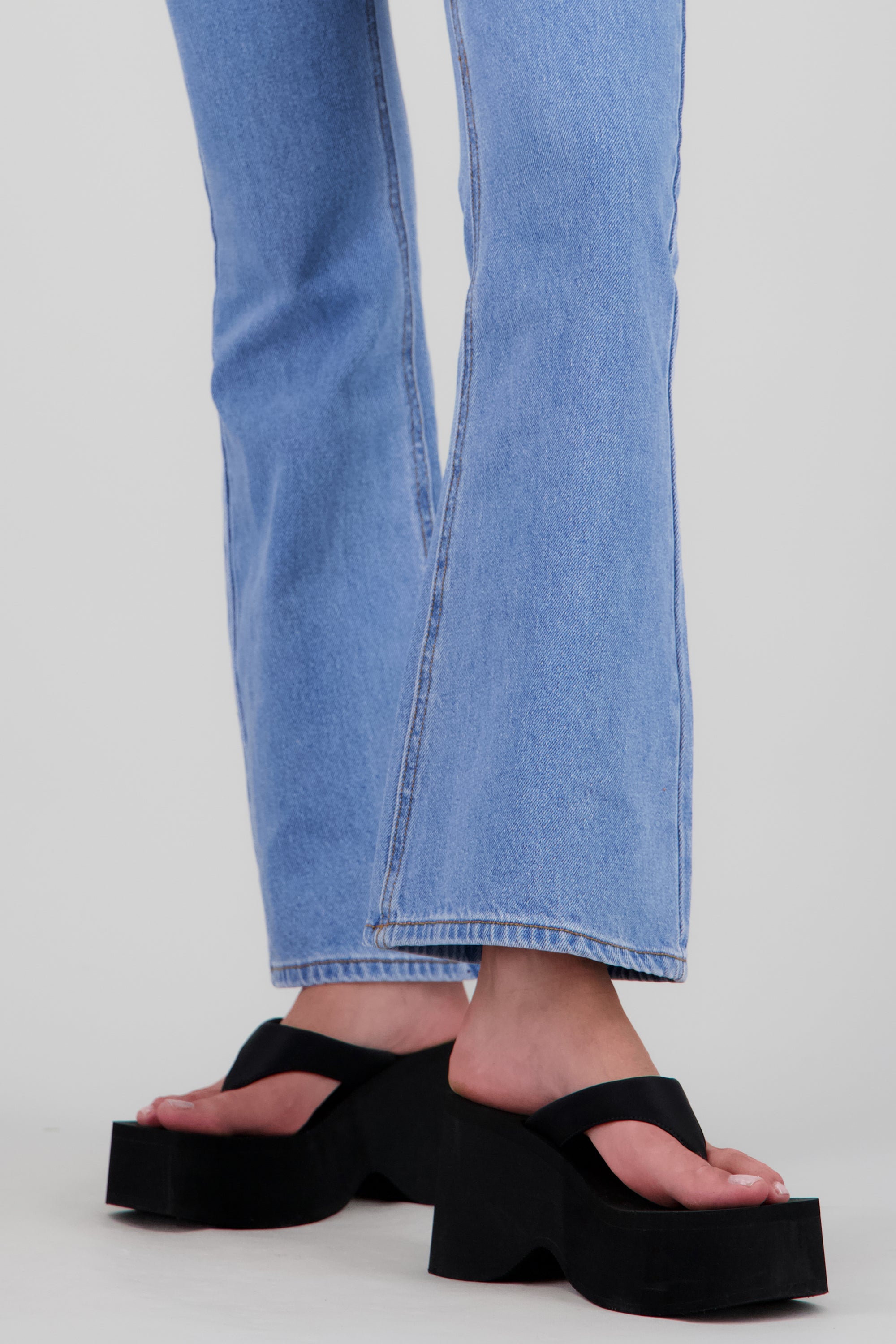 Sandalia plataforma afelpada pata de gallo NEGRO