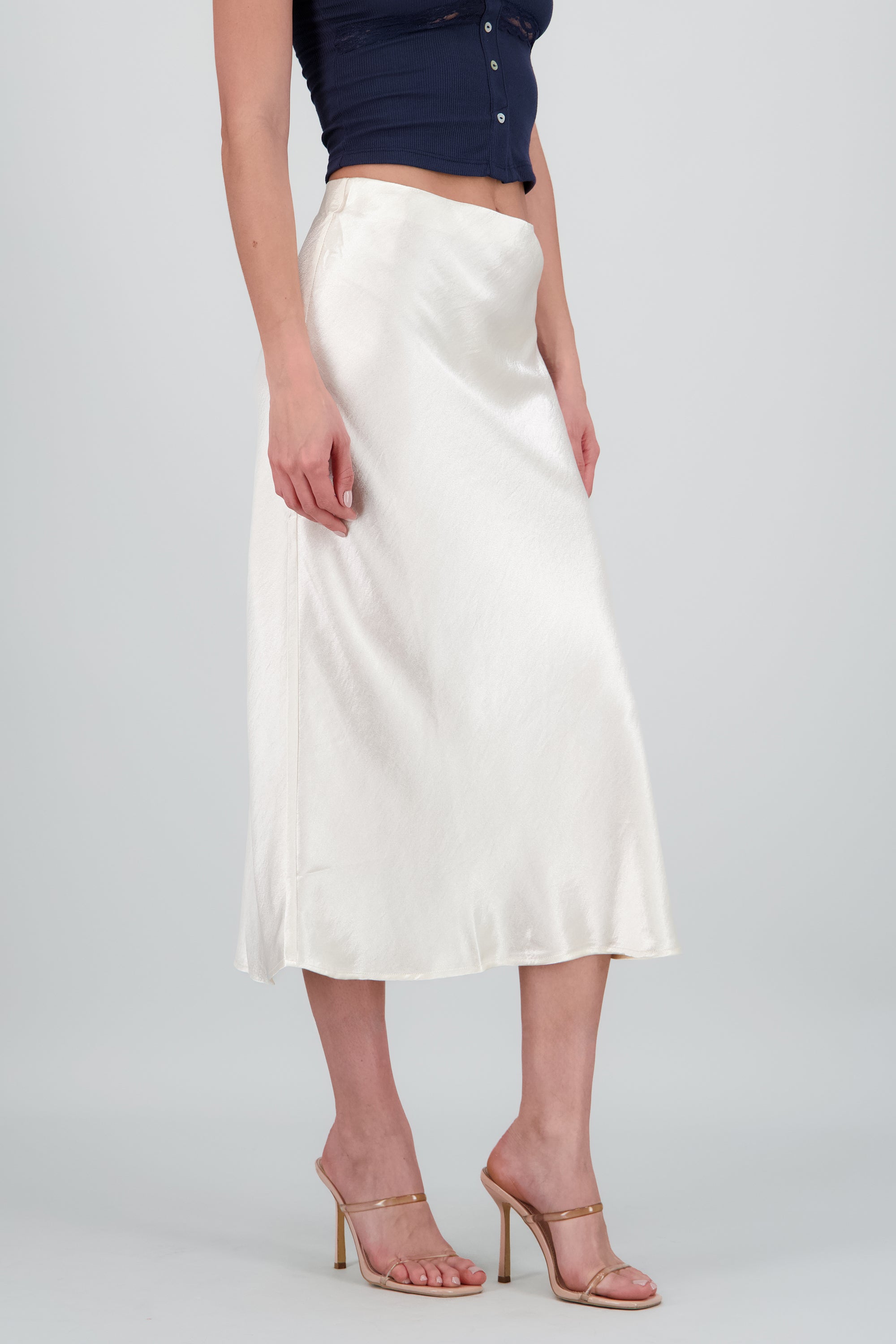 Falda satin midi efecto CREMA
