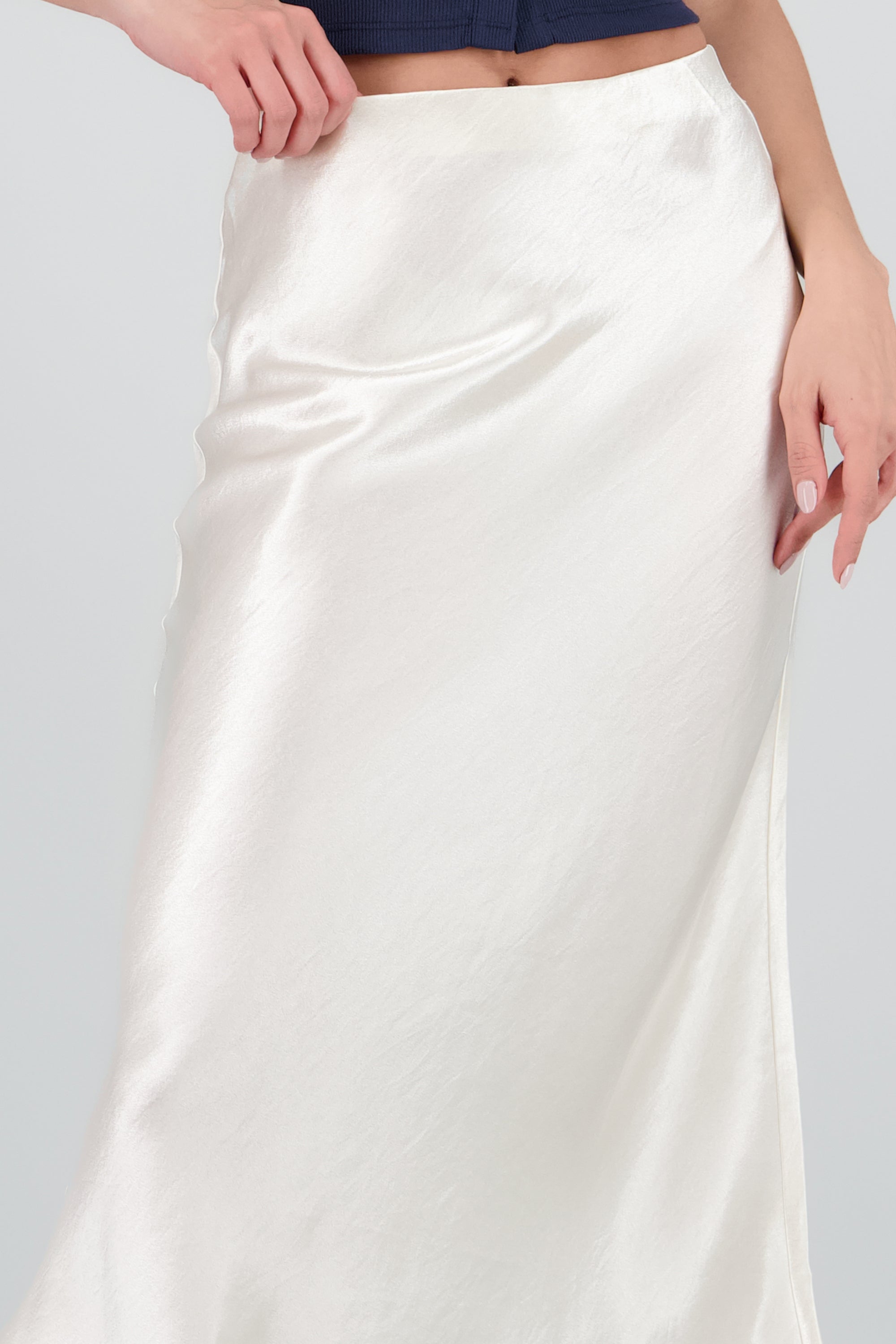 Falda satin midi efecto CREMA