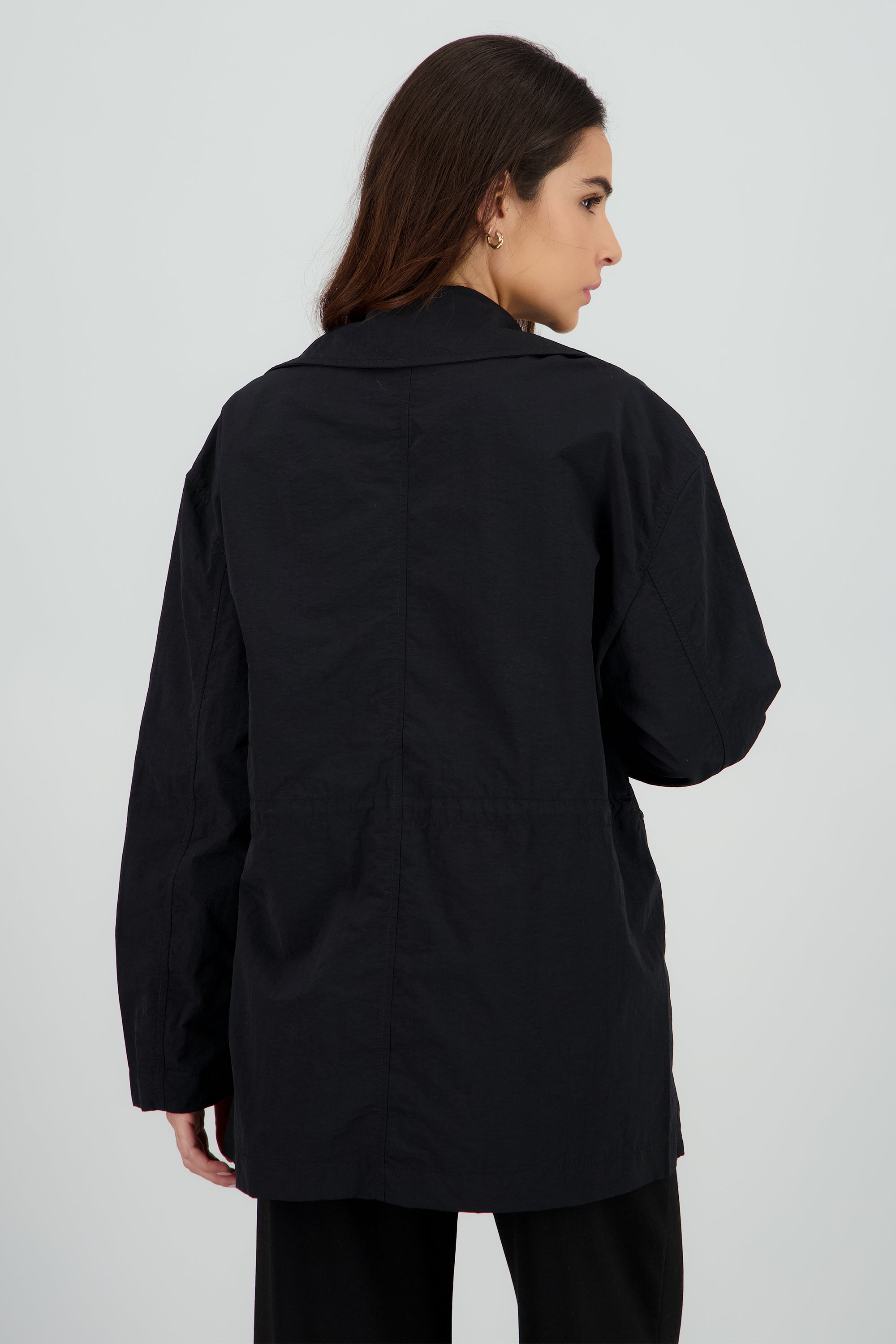 Gabardina lisa detalle amarre costados NEGRO