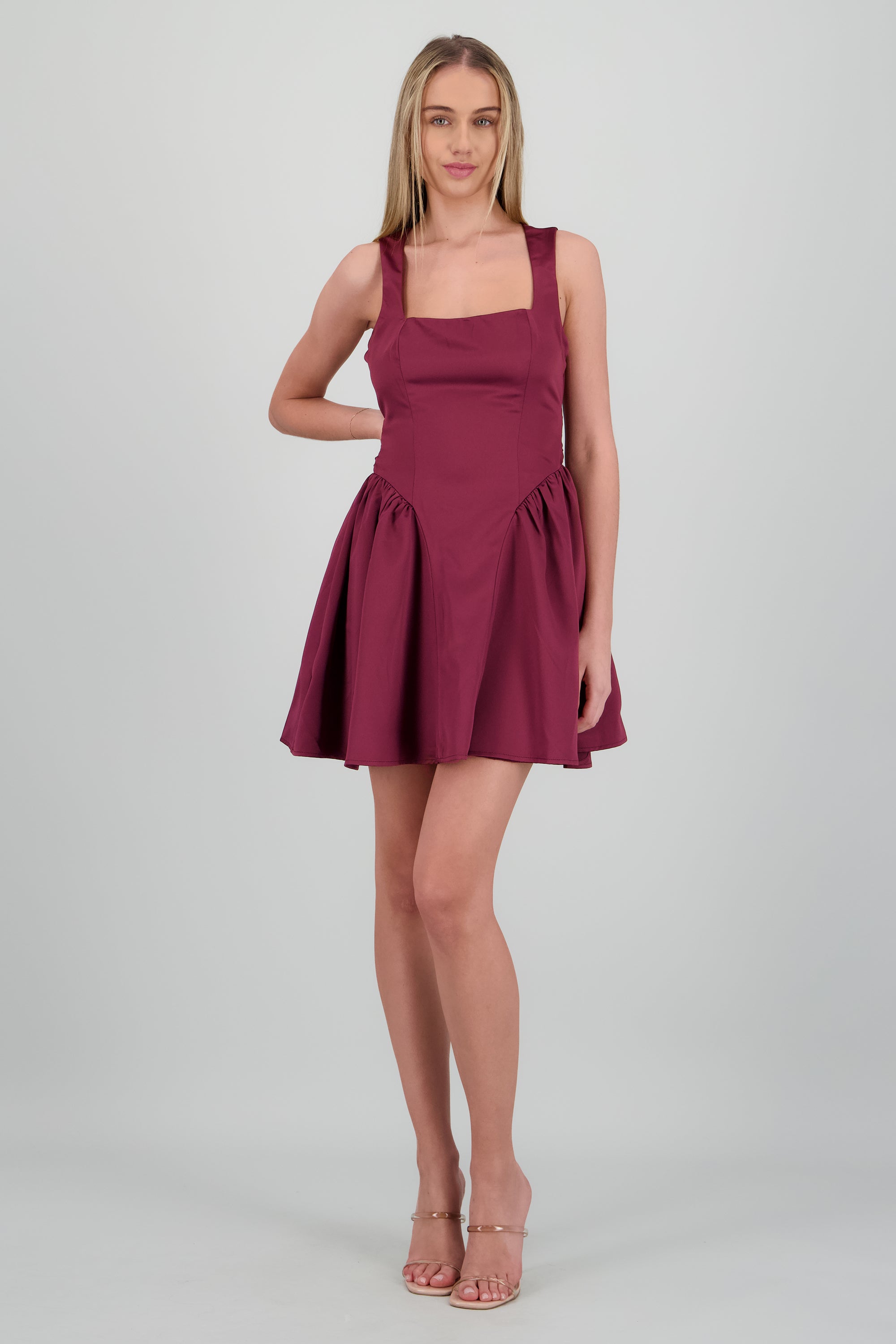 Vestido mini satin detalle espalda moño CIRUELA