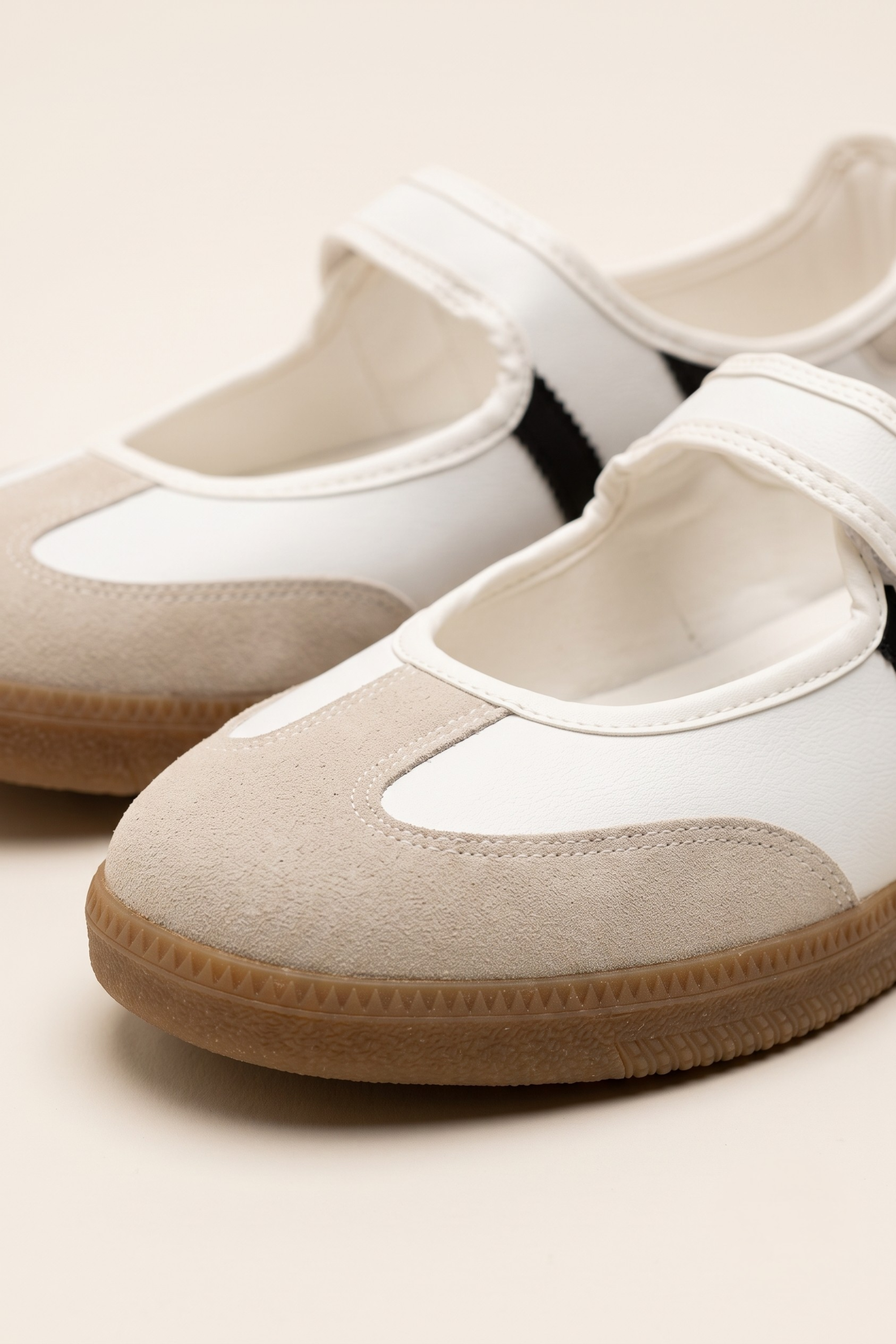 Tenis flat dos lineas NEGRO