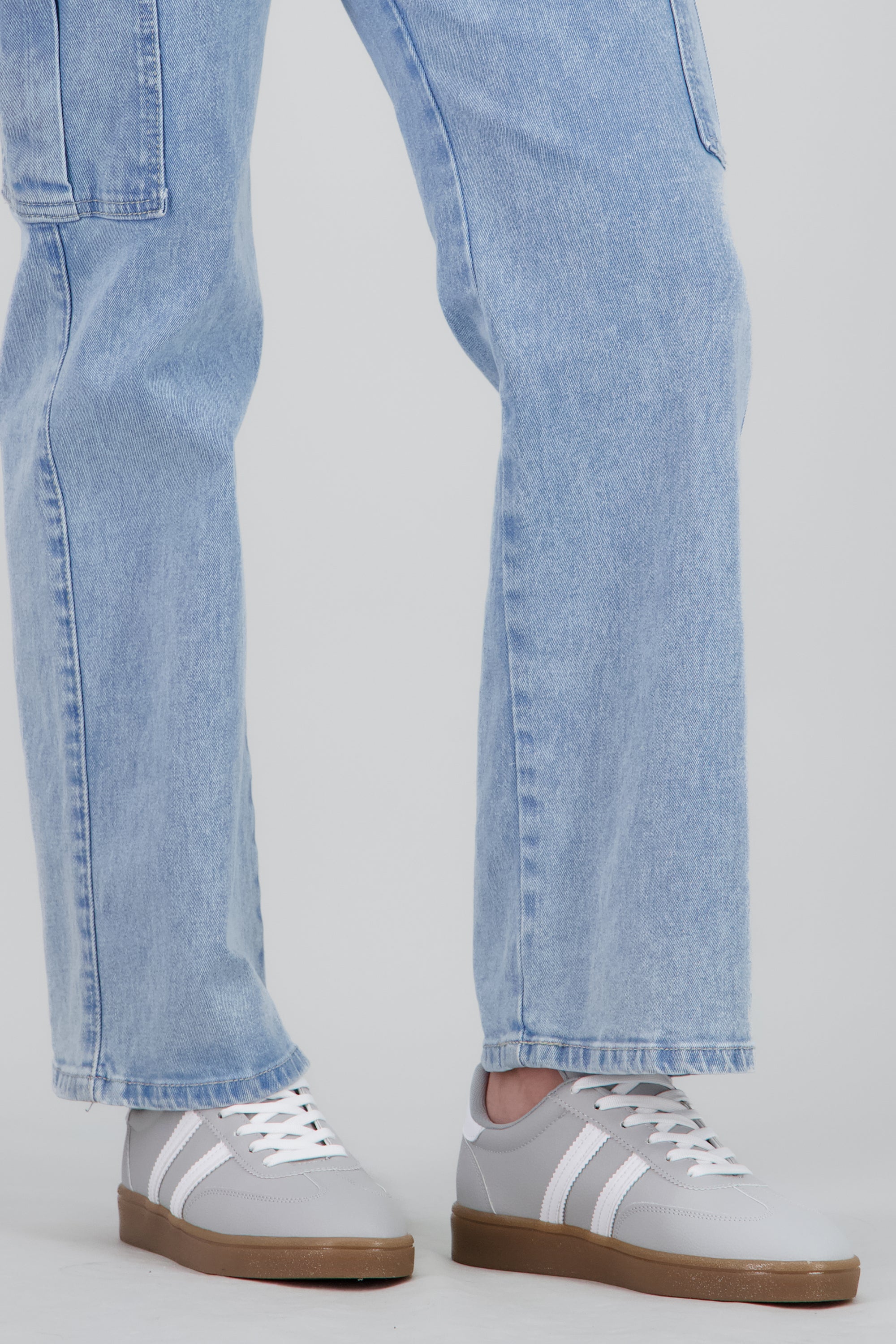 Tenis dos lineas PU GRIS CLARO