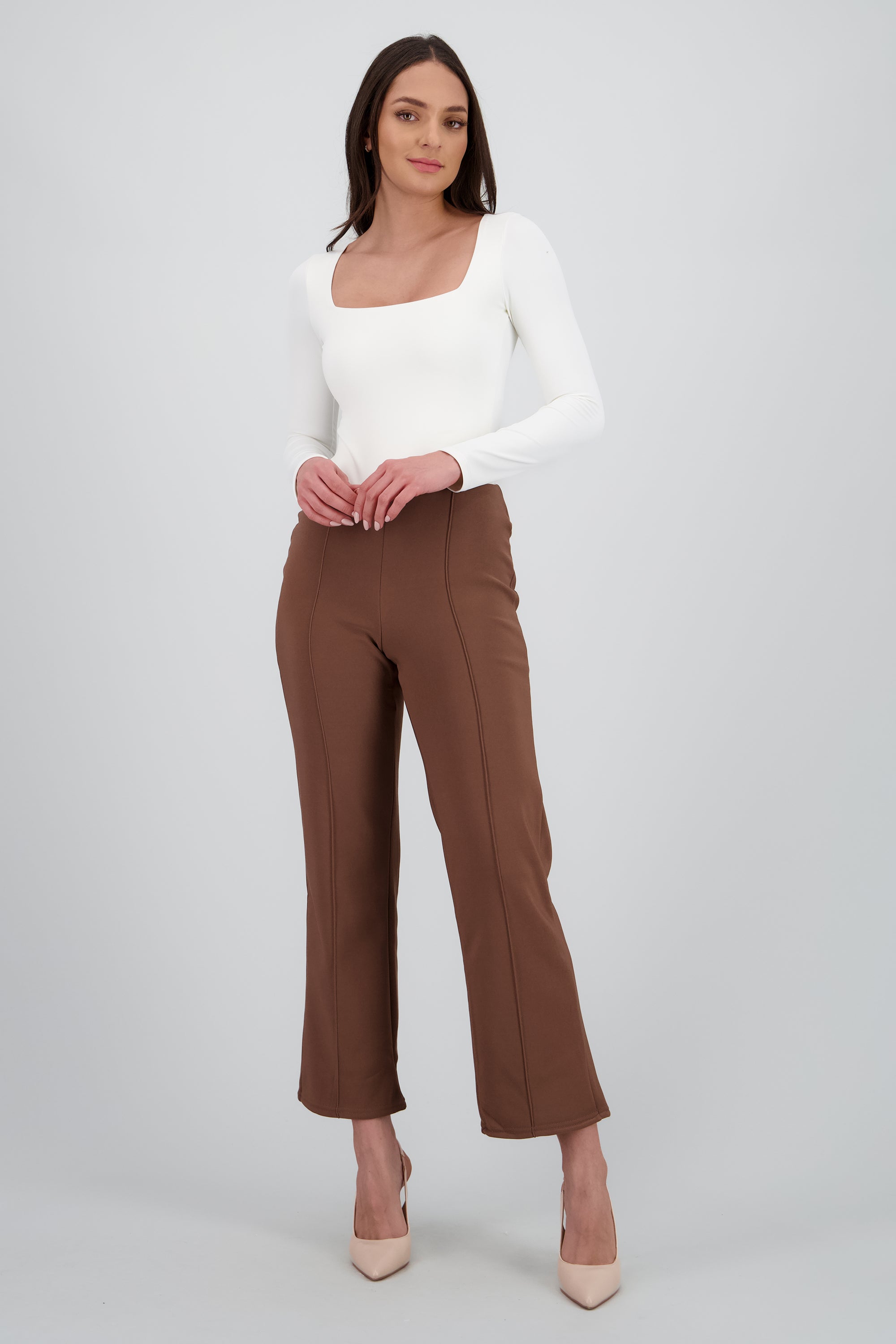 Pantalon straight con pinzas CAFE