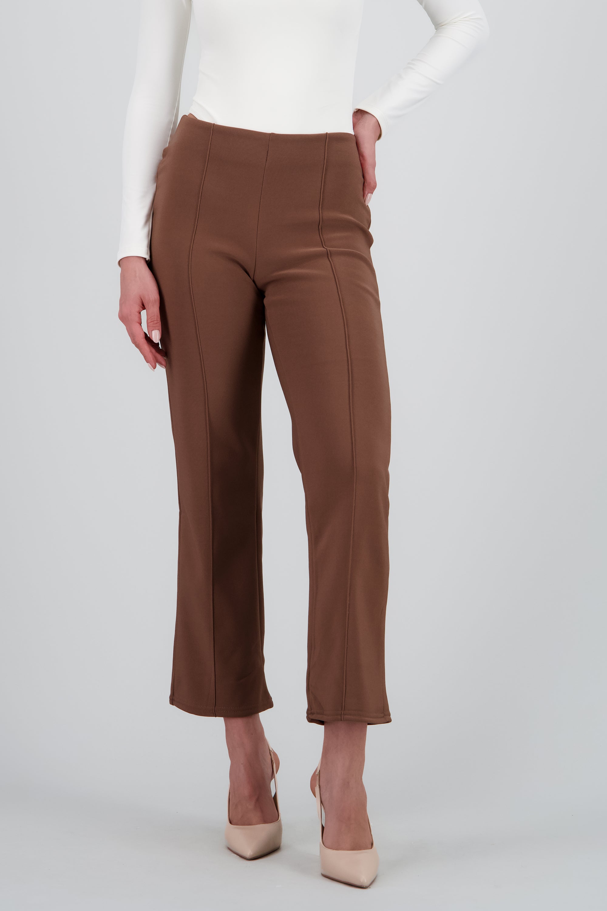 Pantalon straight con pinzas CAFE