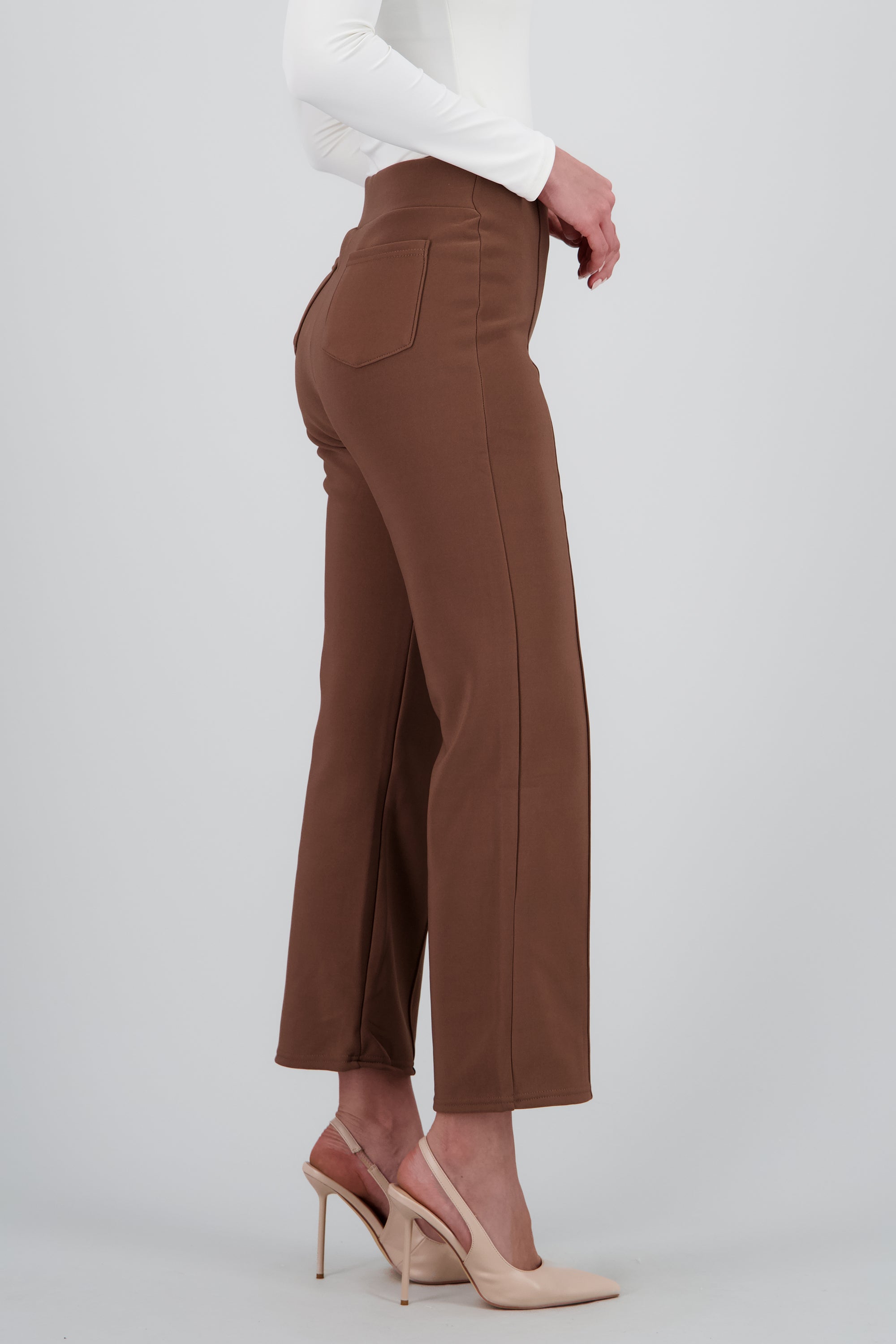 Pantalon straight con pinzas CAFE