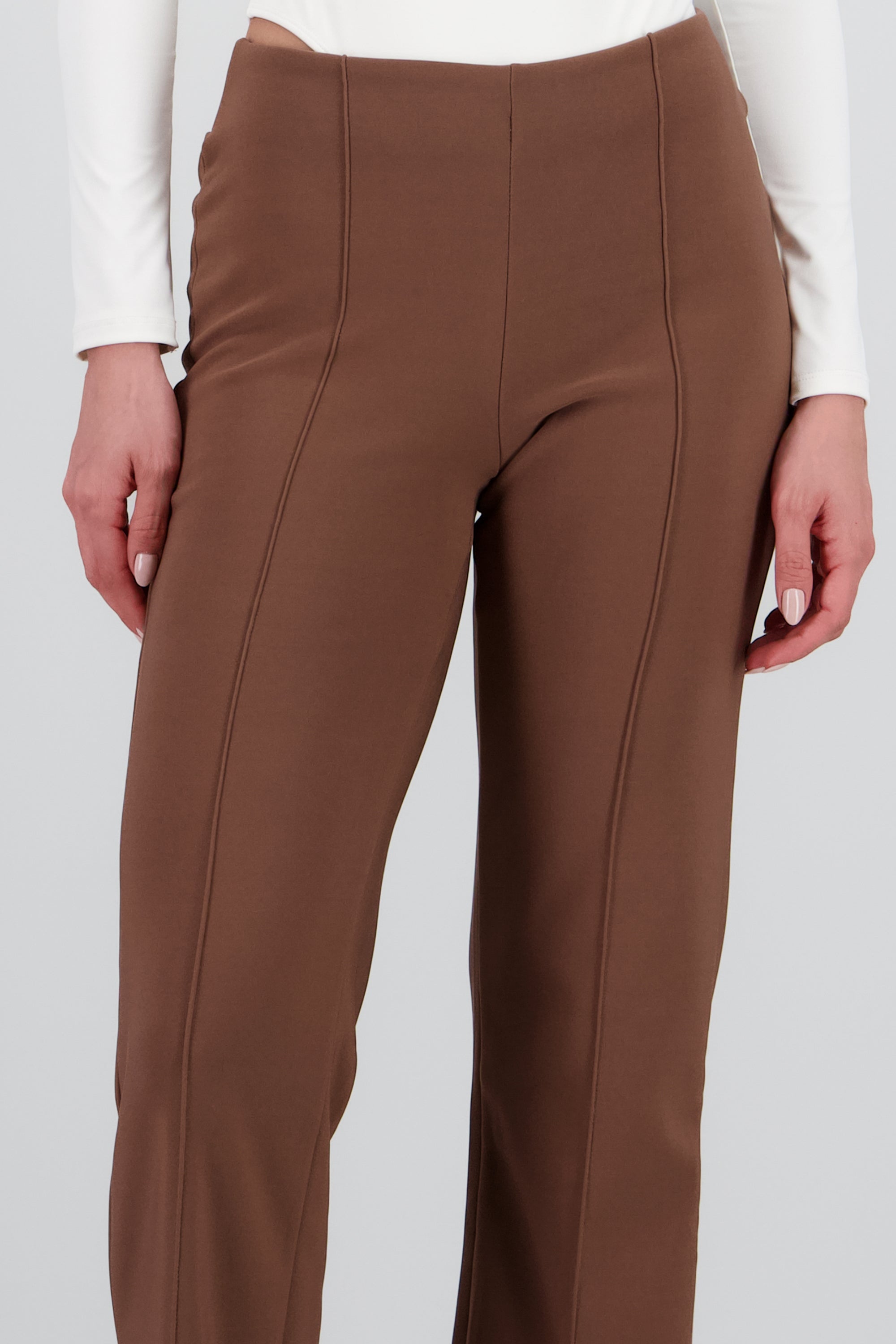 Pantalon straight con pinzas CAFE