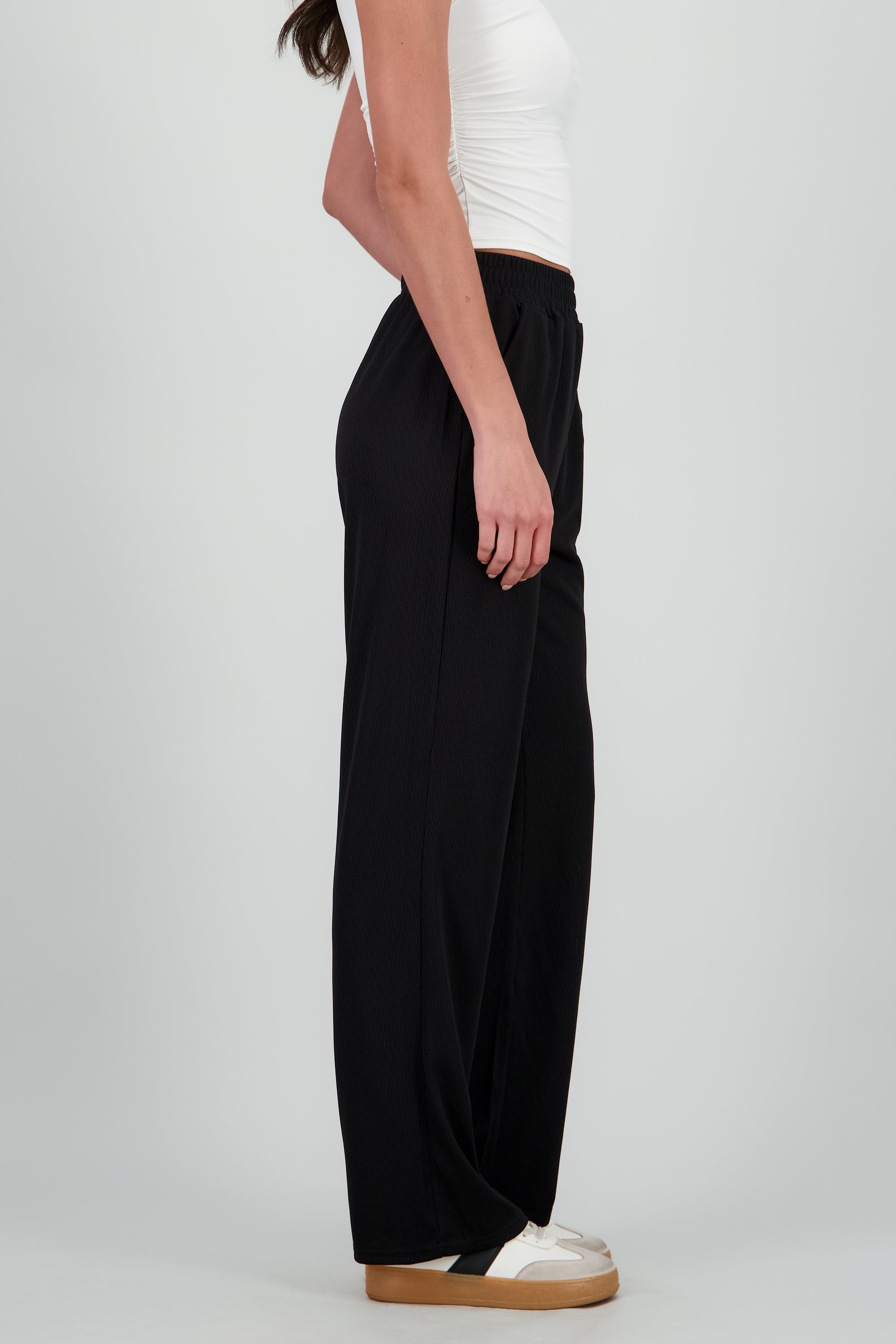 Pantalon textura con bolsas NEGRO