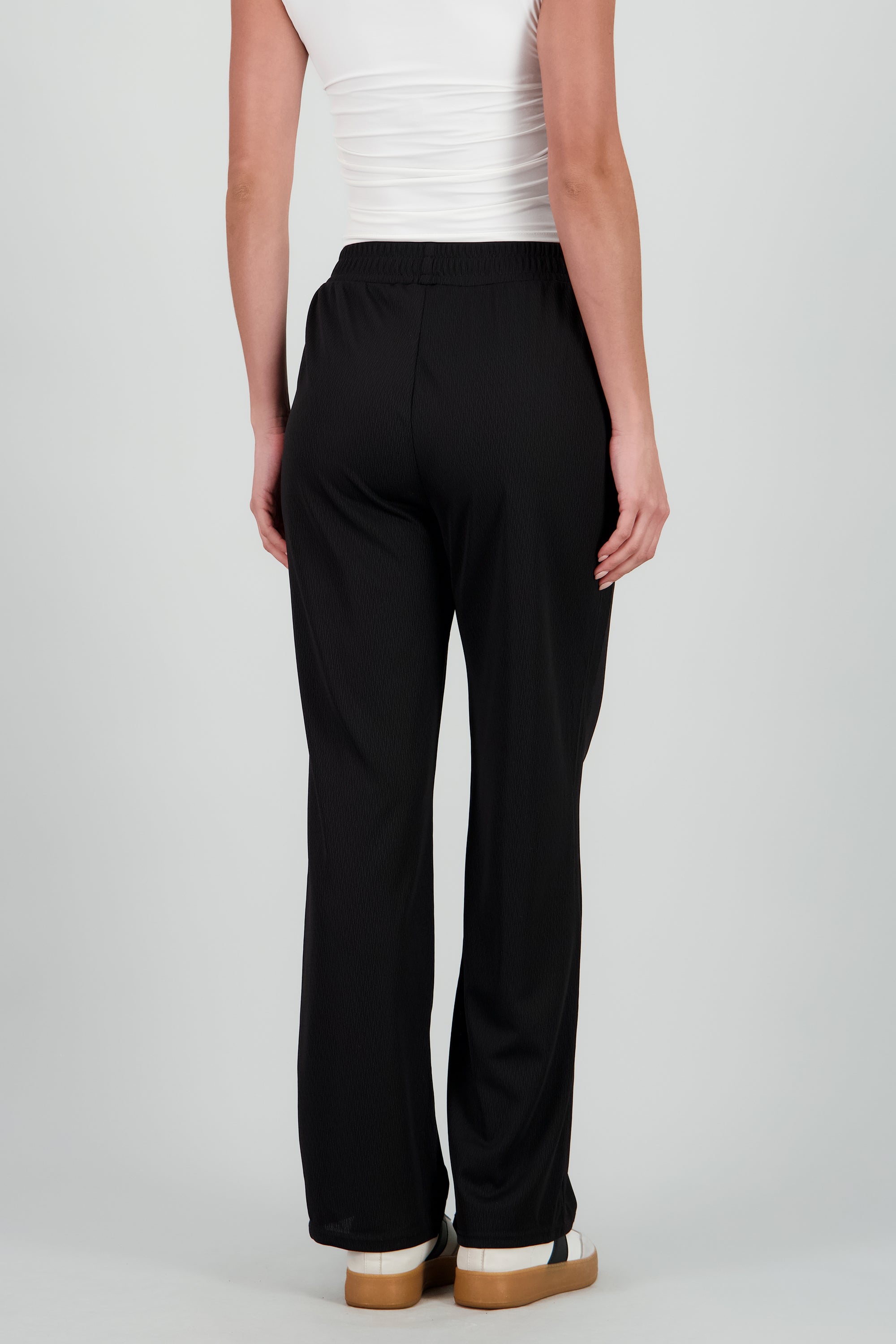 Pantalon textura con bolsas NEGRO