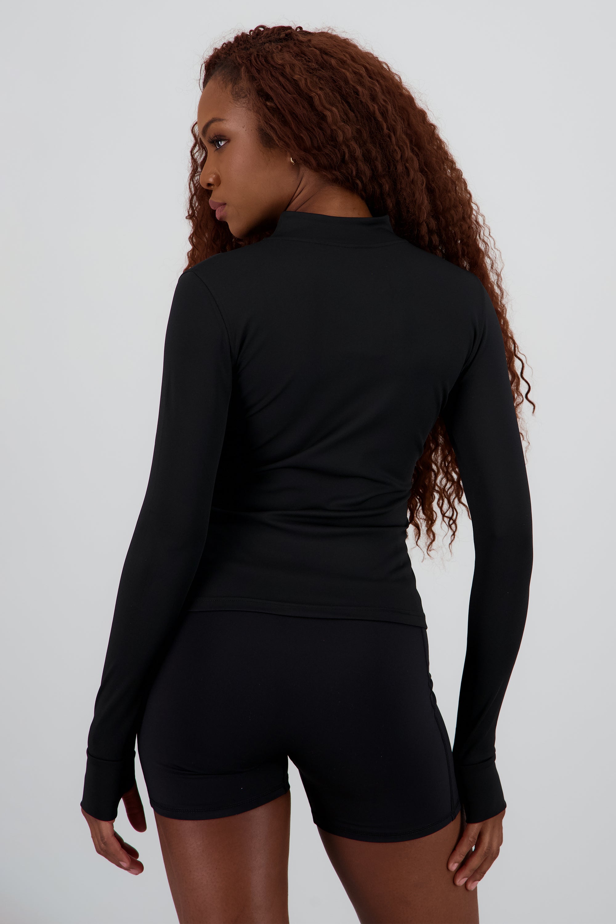 Chamarra active detalle costuras NEGRO