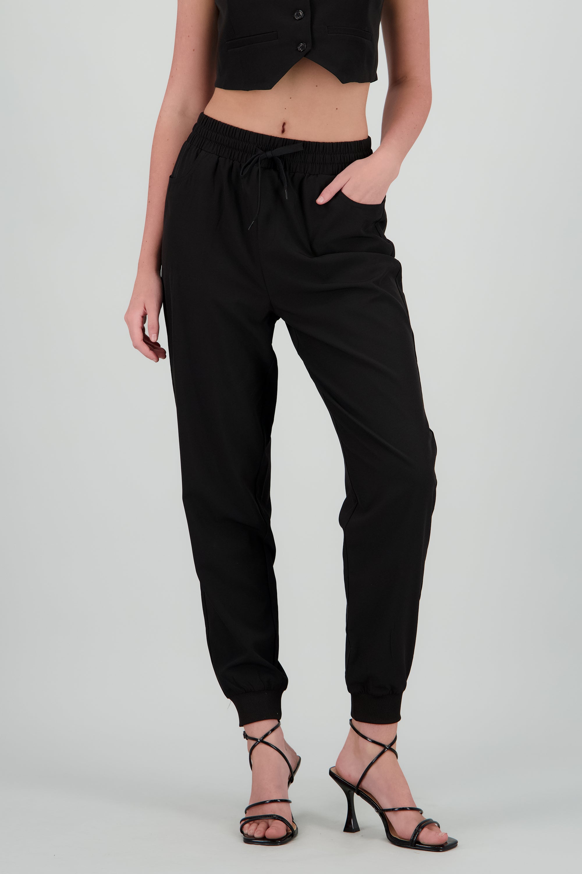 Jogger liso resorte NEGRO