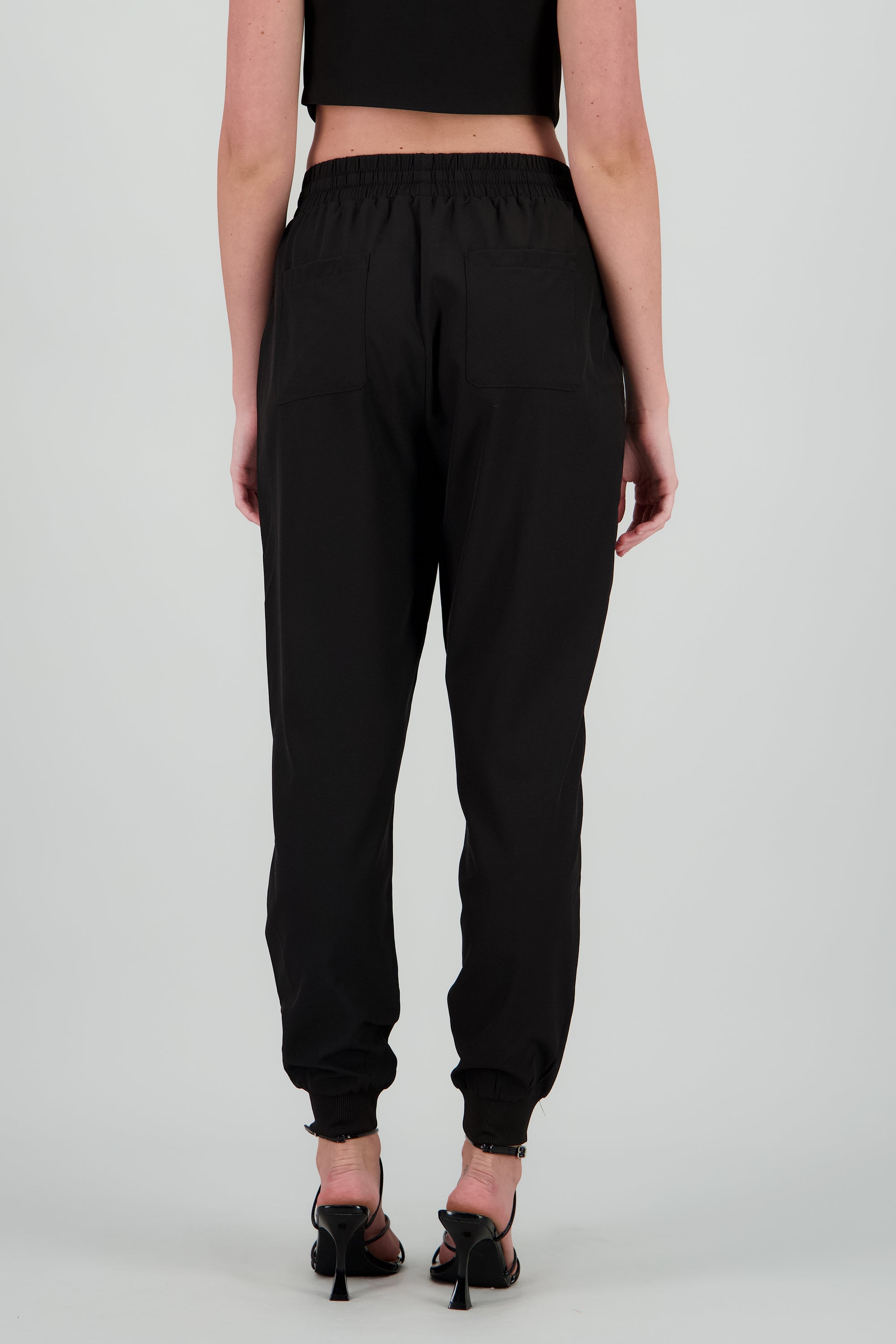 Jogger liso resorte NEGRO