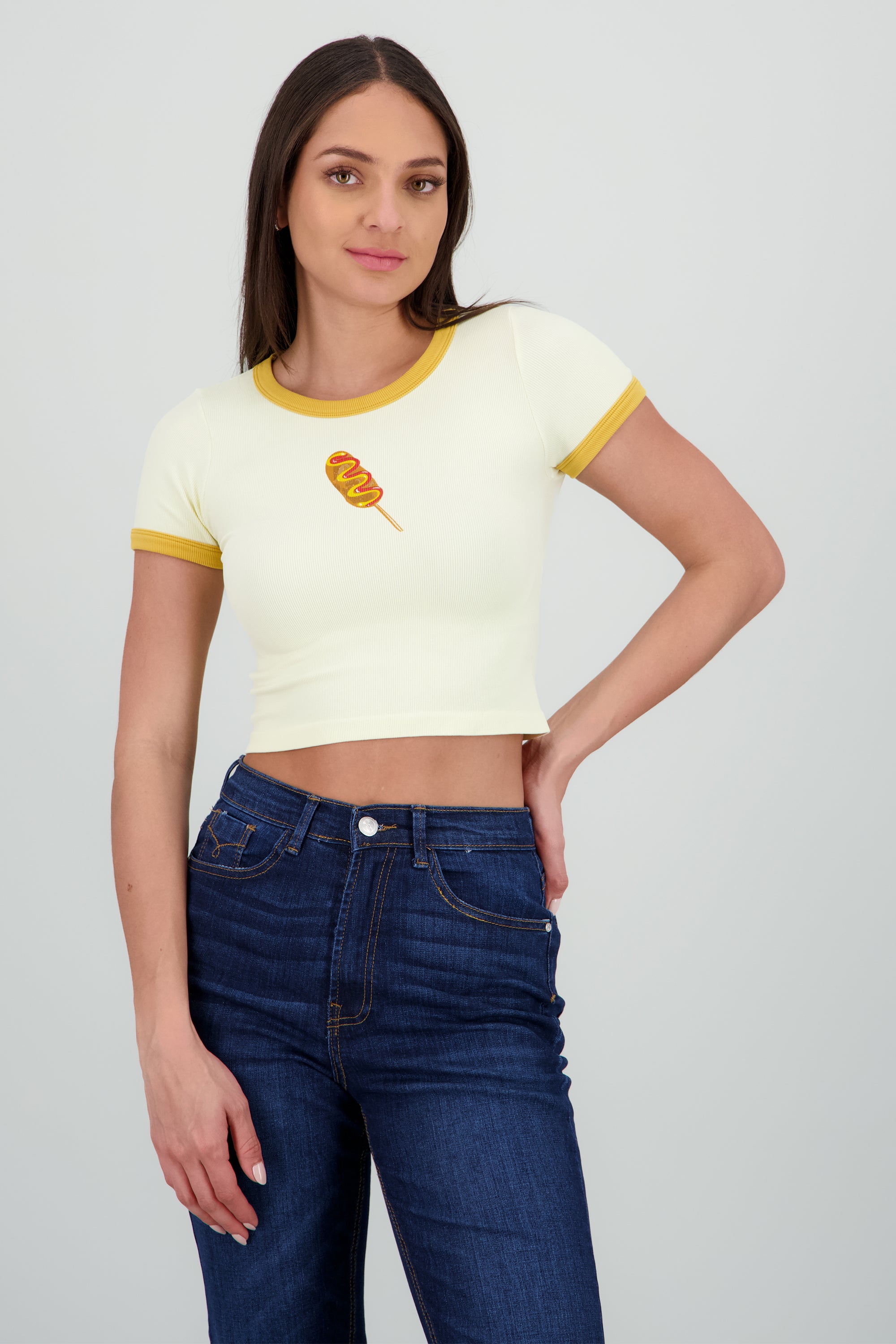 Playera manga corta estampado contraste AMARILLO