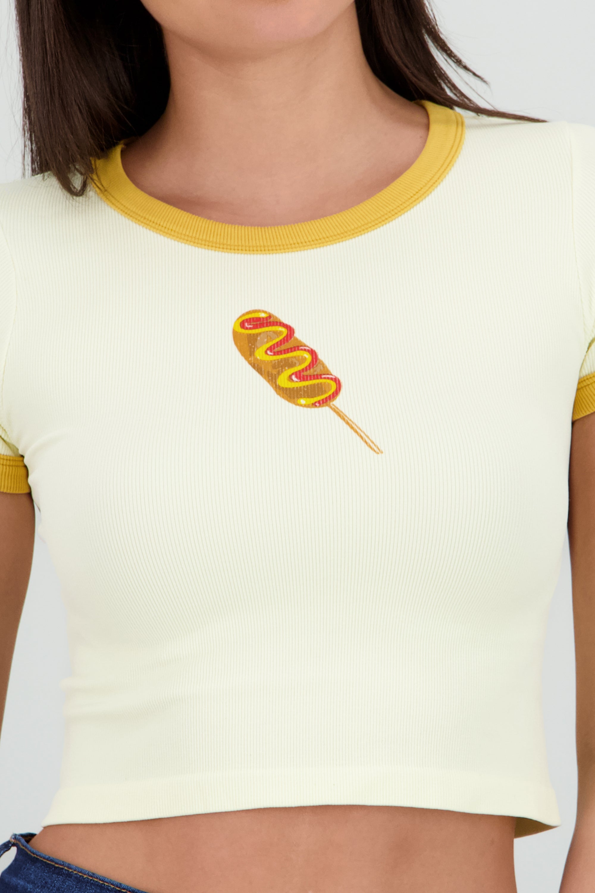 Playera manga corta estampado contraste AMARILLO