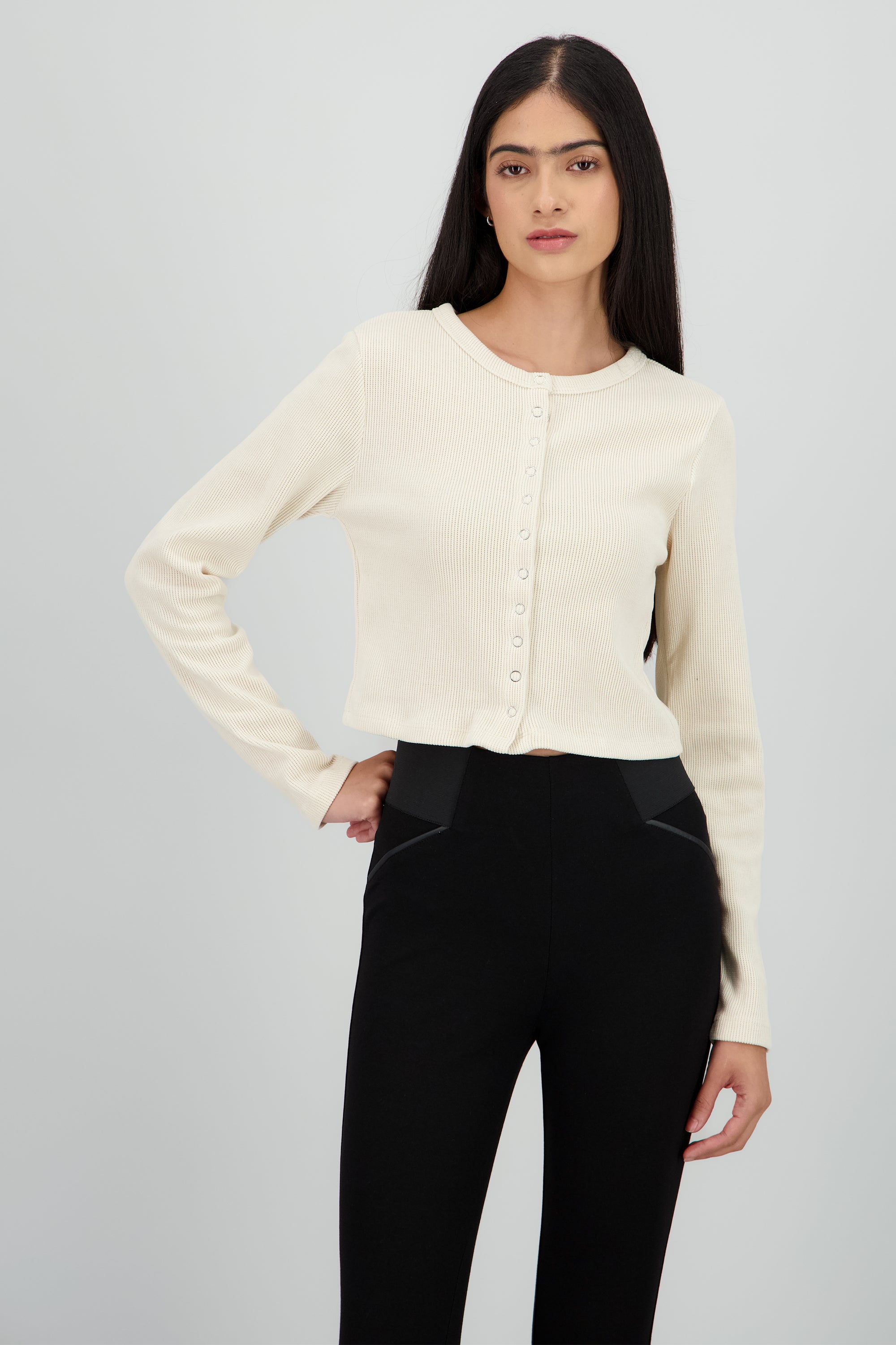 Sueter botones presion CREMA