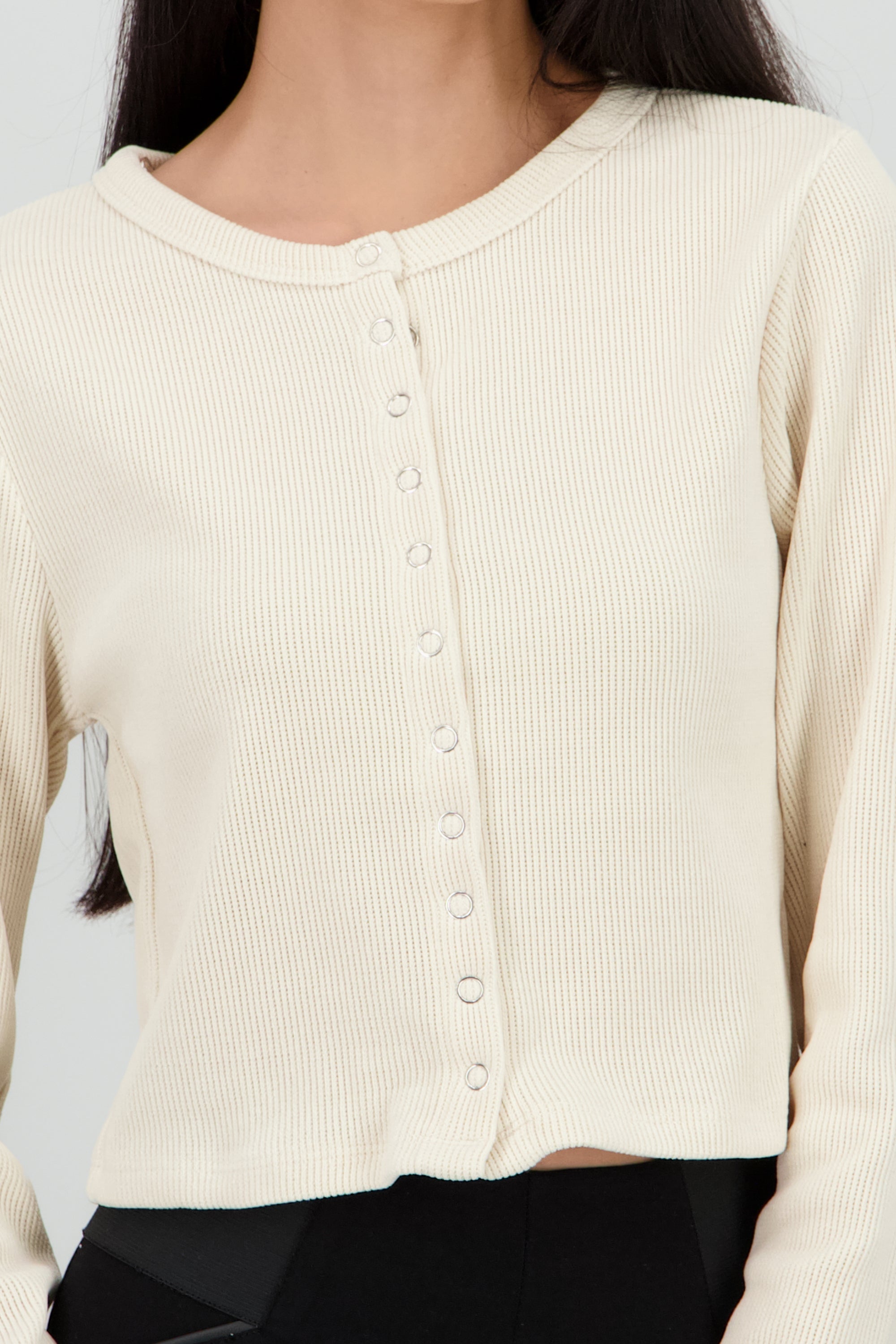 Sueter botones presion CREMA