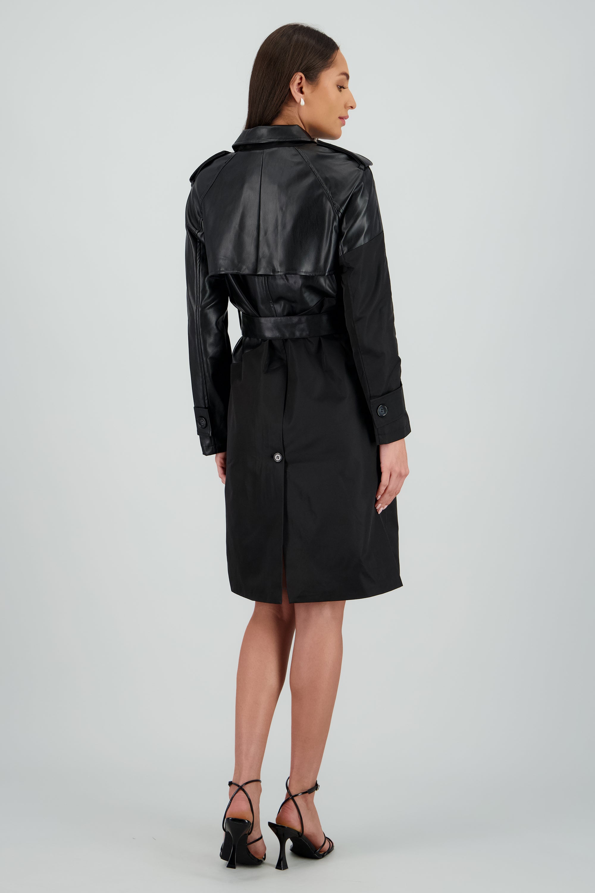Gabardina larga contraste pu NEGRO