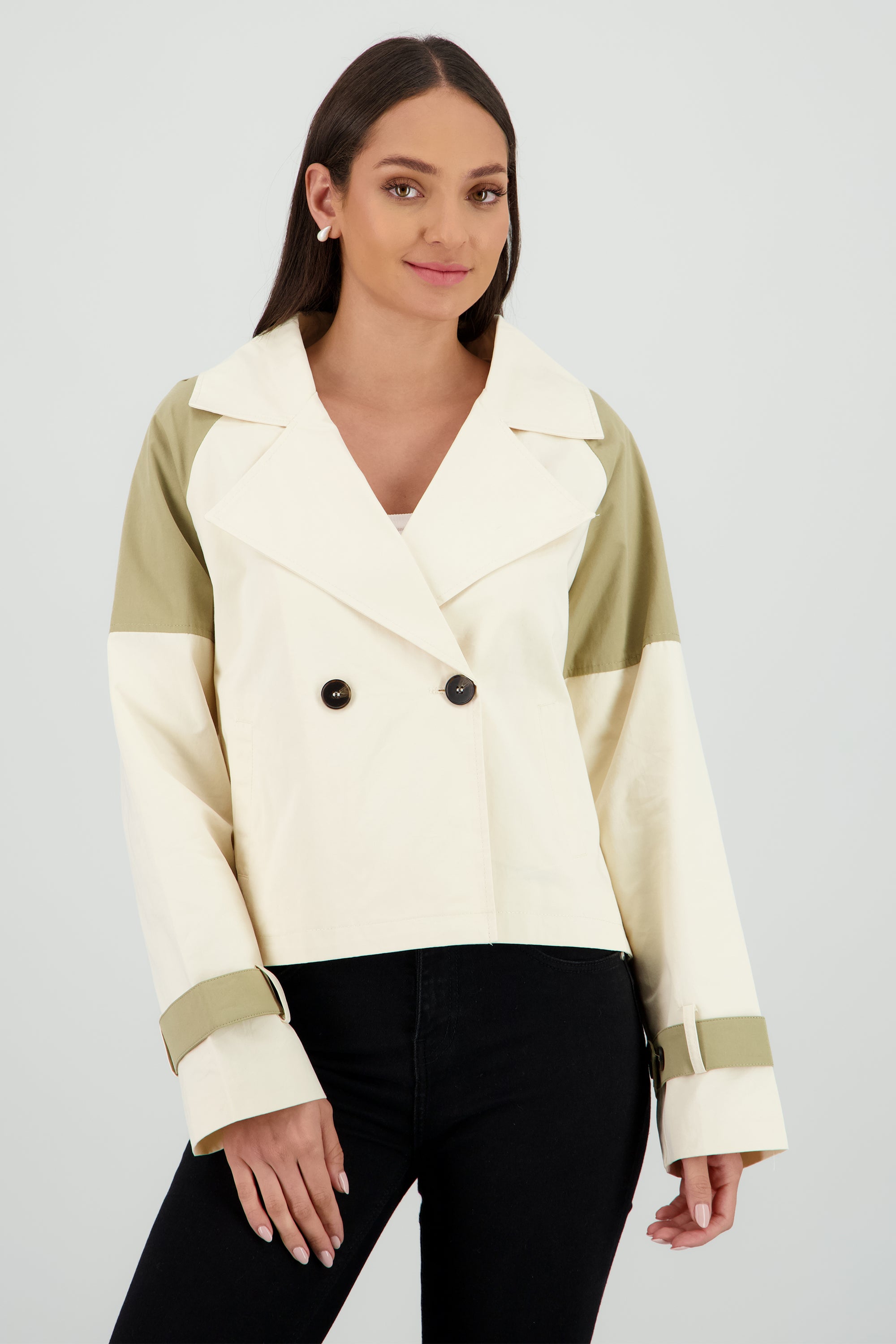 Gabardina crop detalle contraste mangas OLIVO COMBO