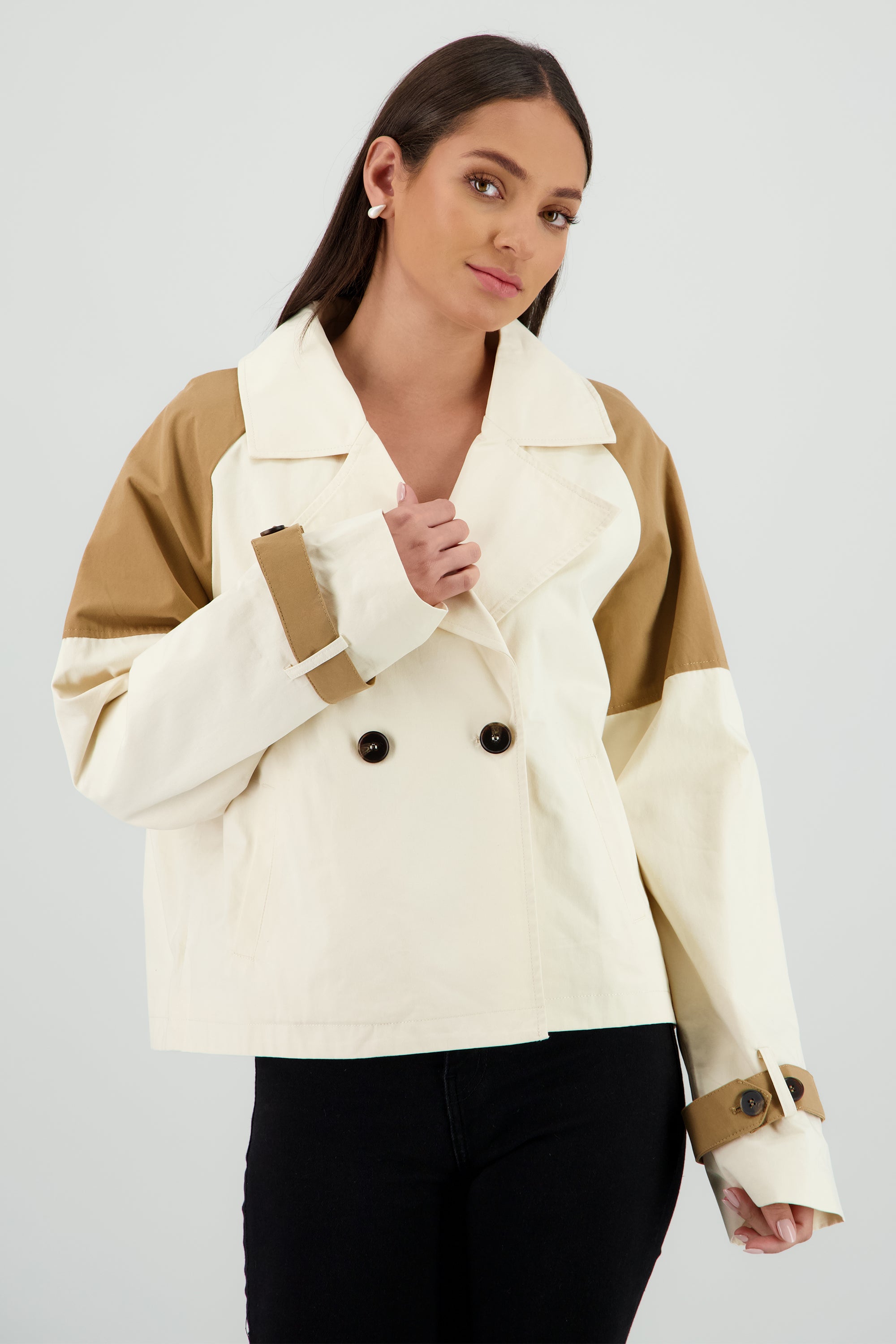 Gabardina crop detalle contraste mangas KHAKI COMBO