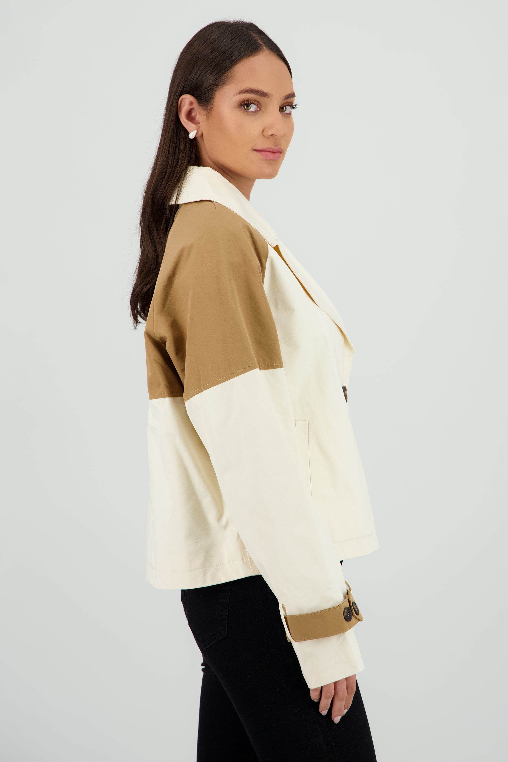 Gabardina crop detalle contraste mangas KHAKI COMBO