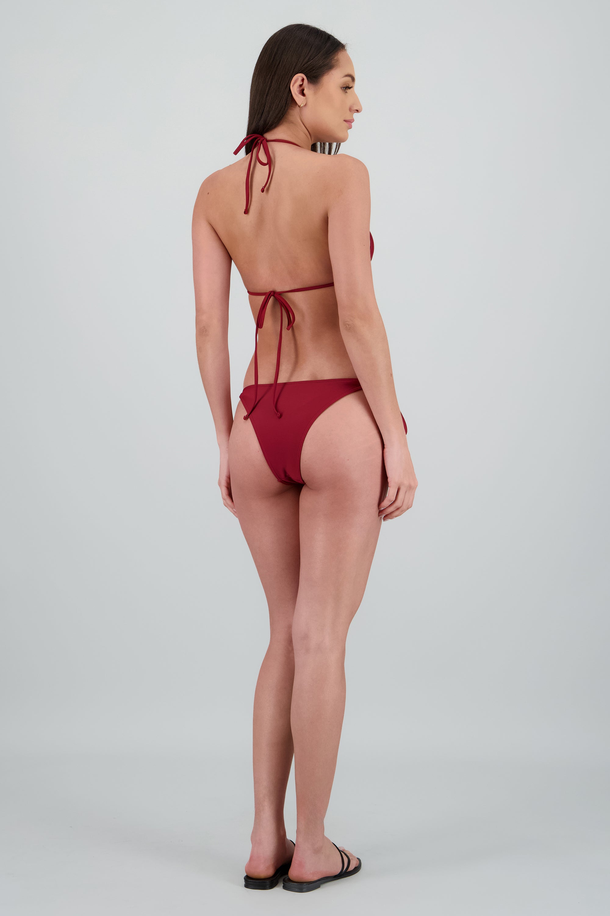 Bikini detalle charms conchitas CIRUELA