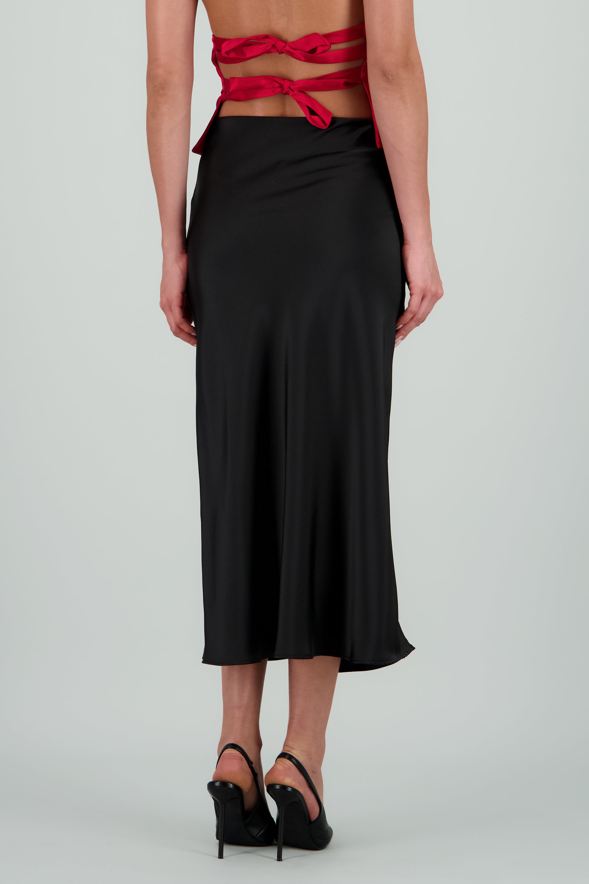 Falda satin maxi con abertura NEGRO