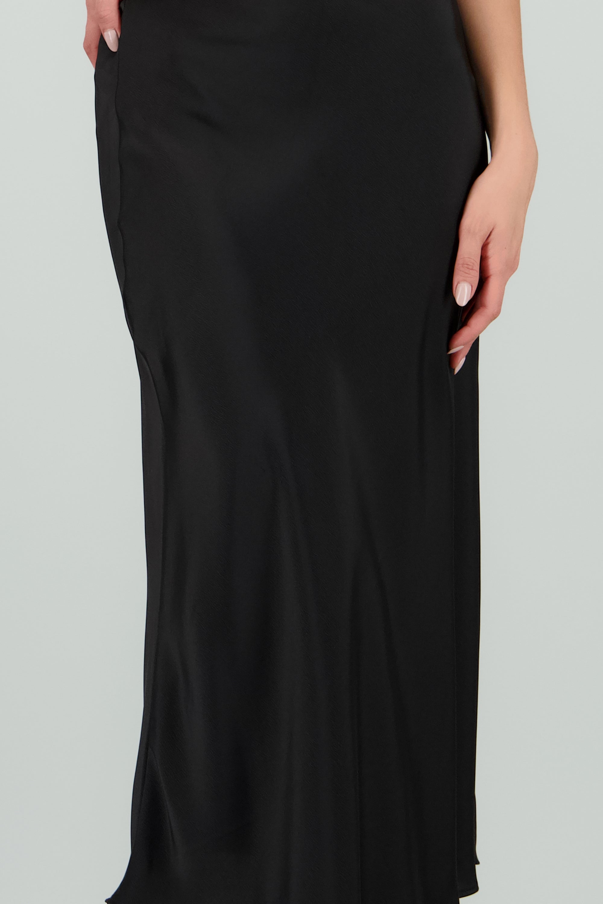 Falda satin maxi con abertura NEGRO