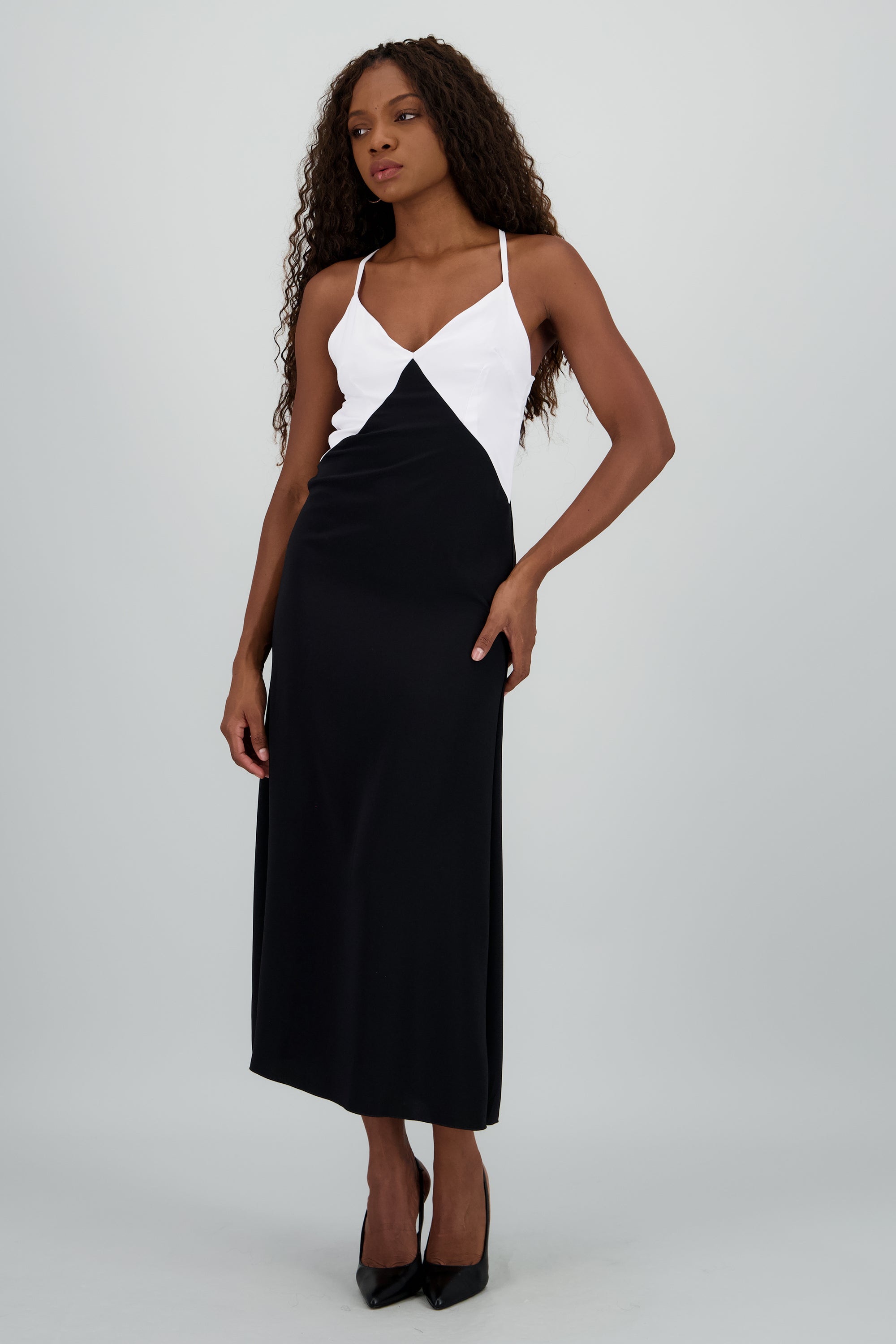 BLACK/WHITE
