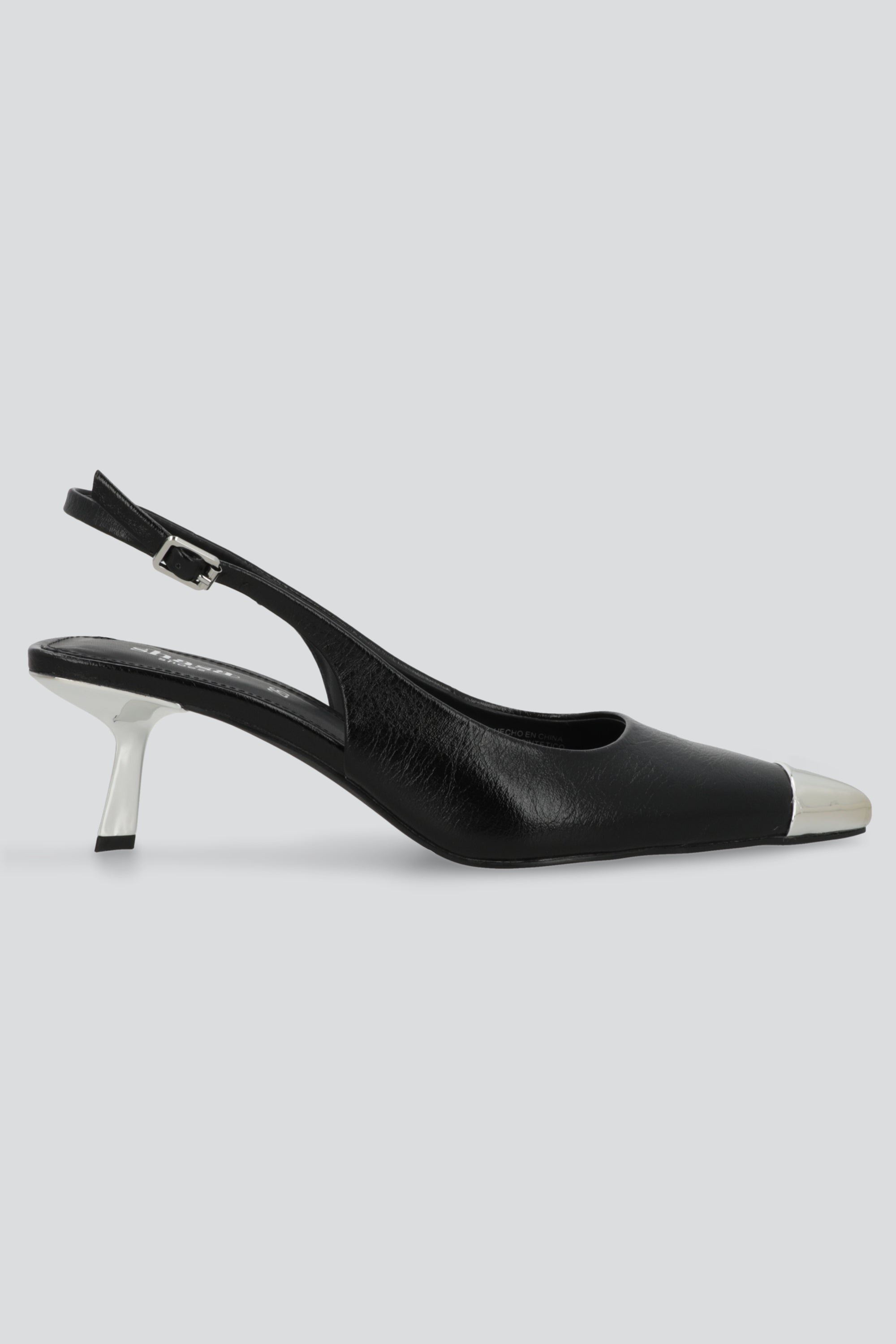 Tacon puntal slingback detalle metal NEGRO