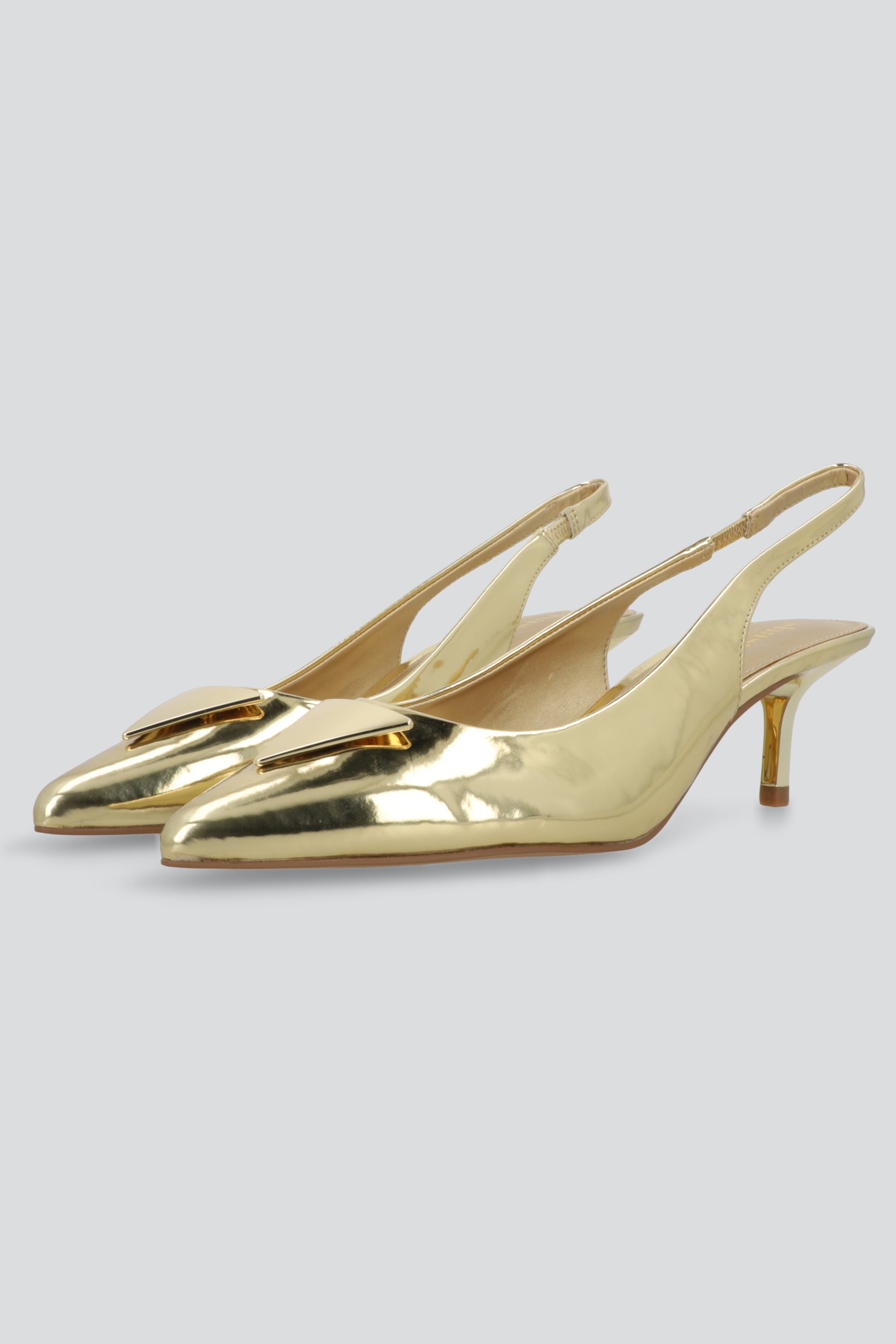 Tacon slingback metalico aplicacion ORO