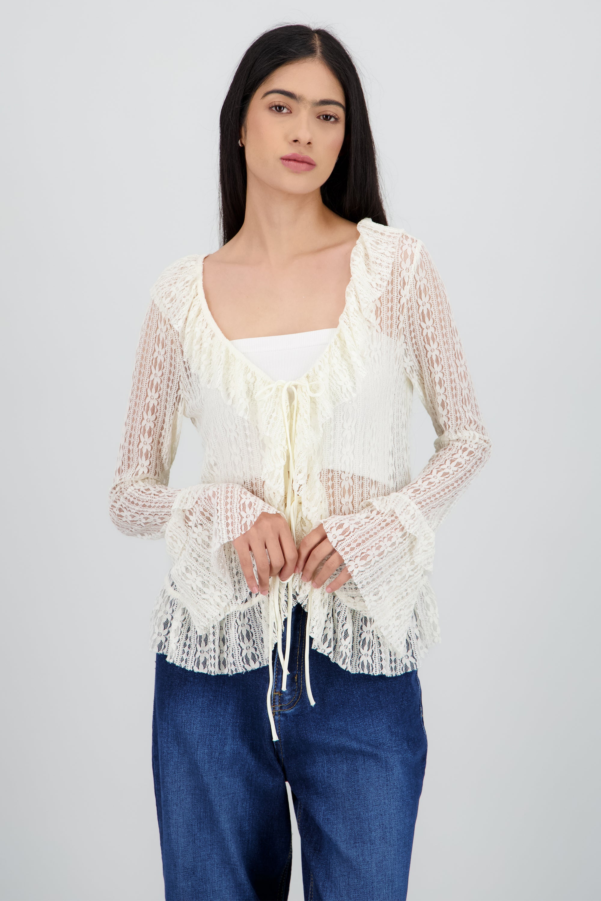 Blusa manga larga encaje con olanes CREMA