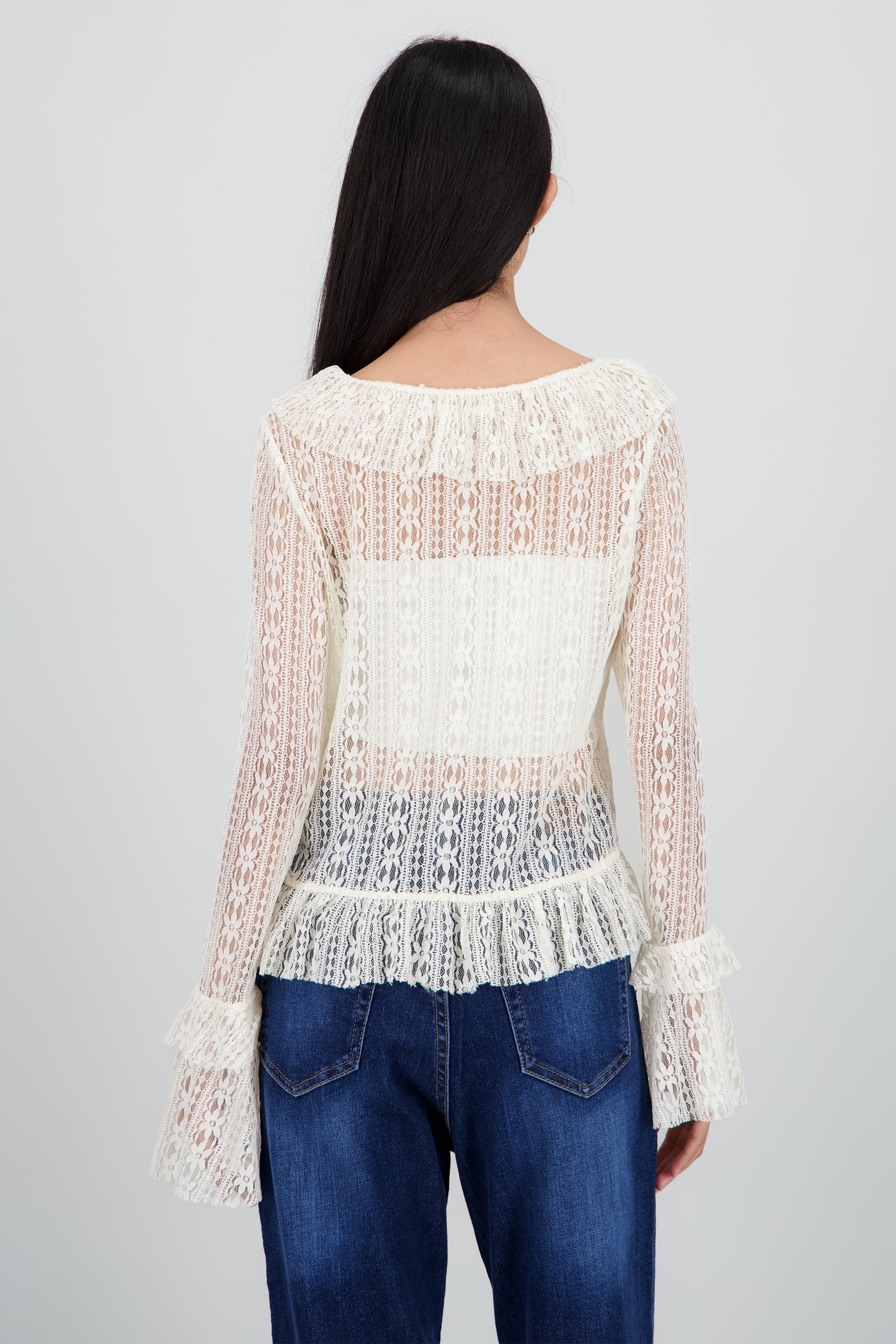 Blusa manga larga encaje con olanes CREMA