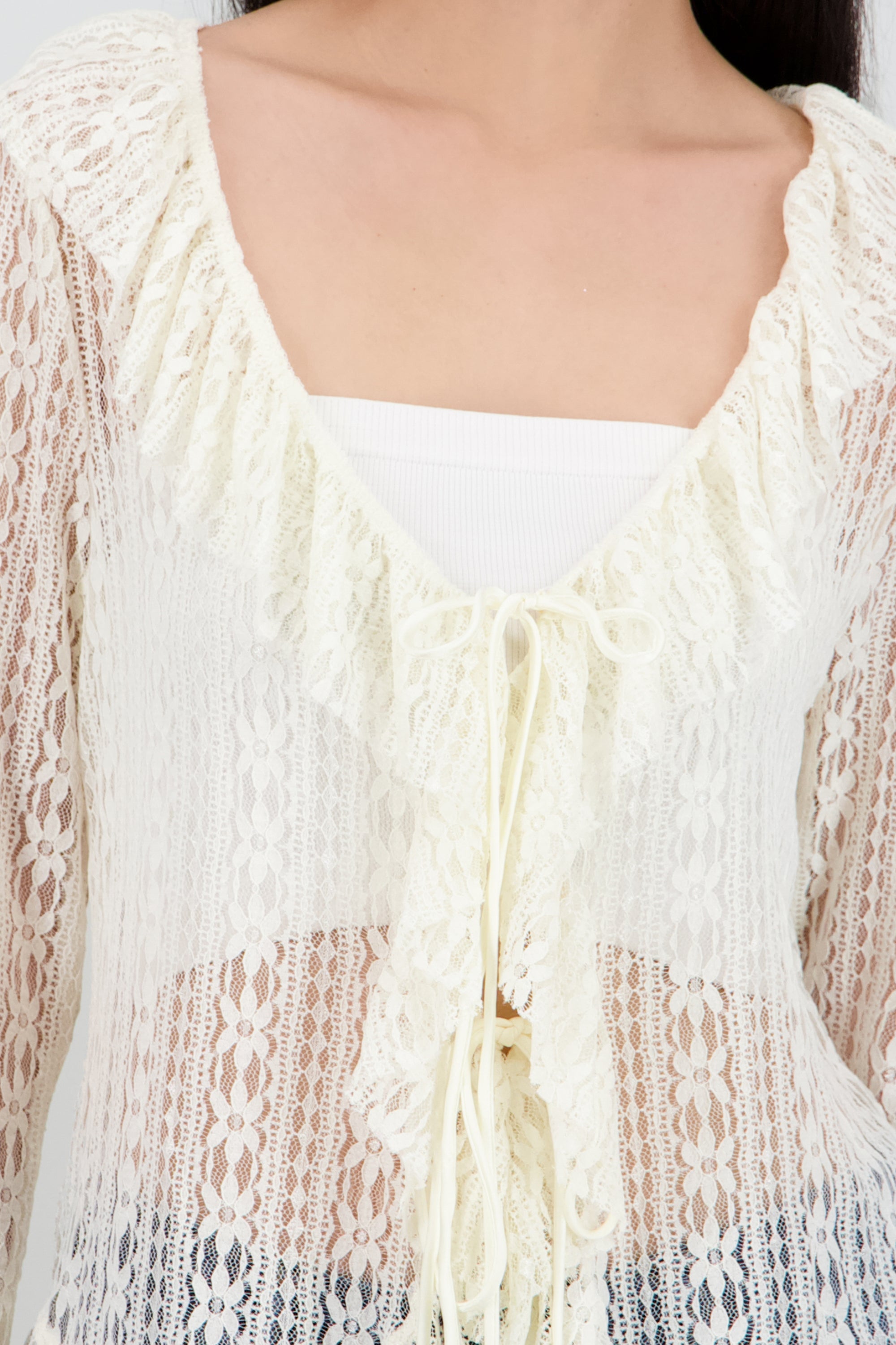 Blusa manga larga encaje con olanes CREMA