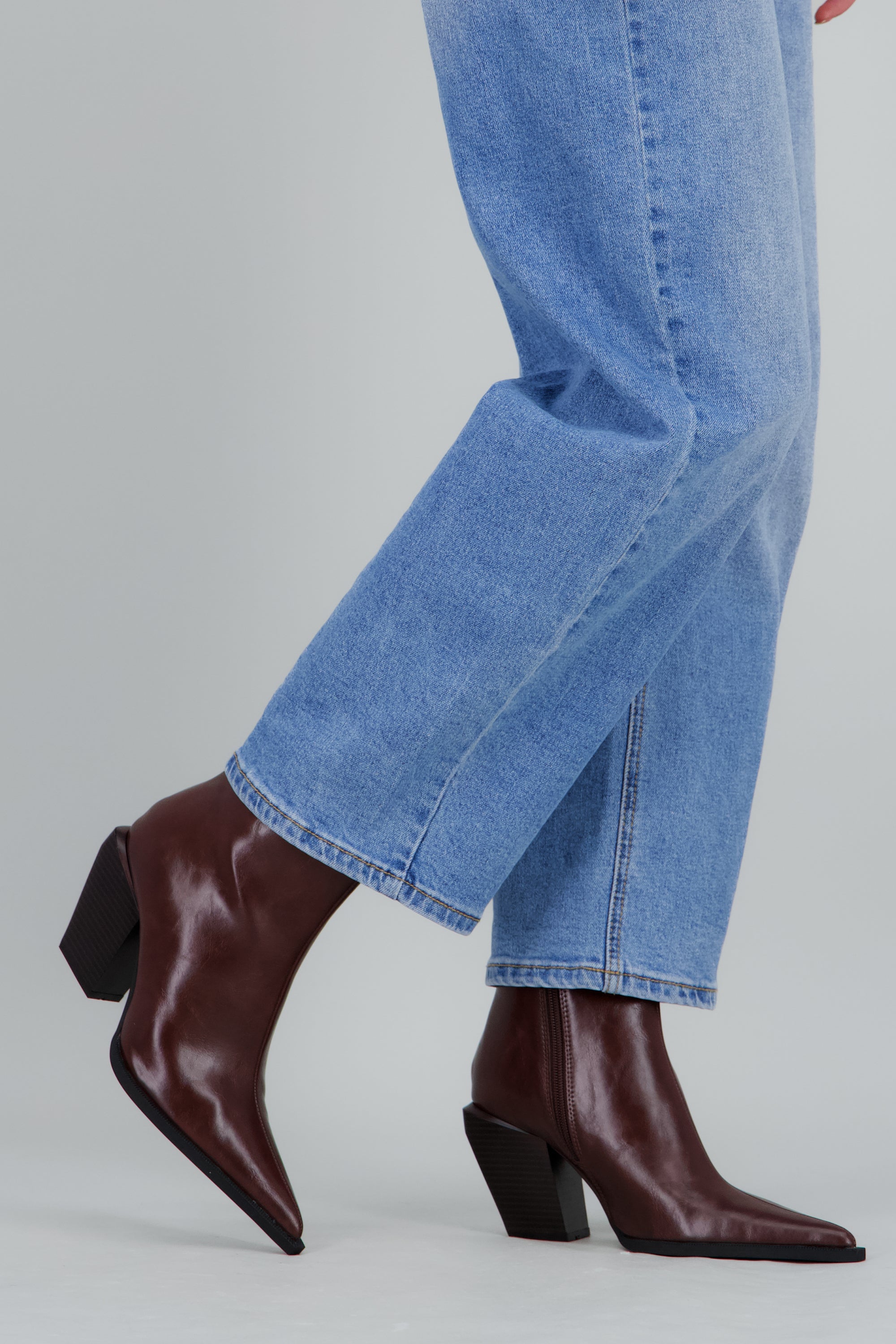 Botin pointy tacon moderno CAFE