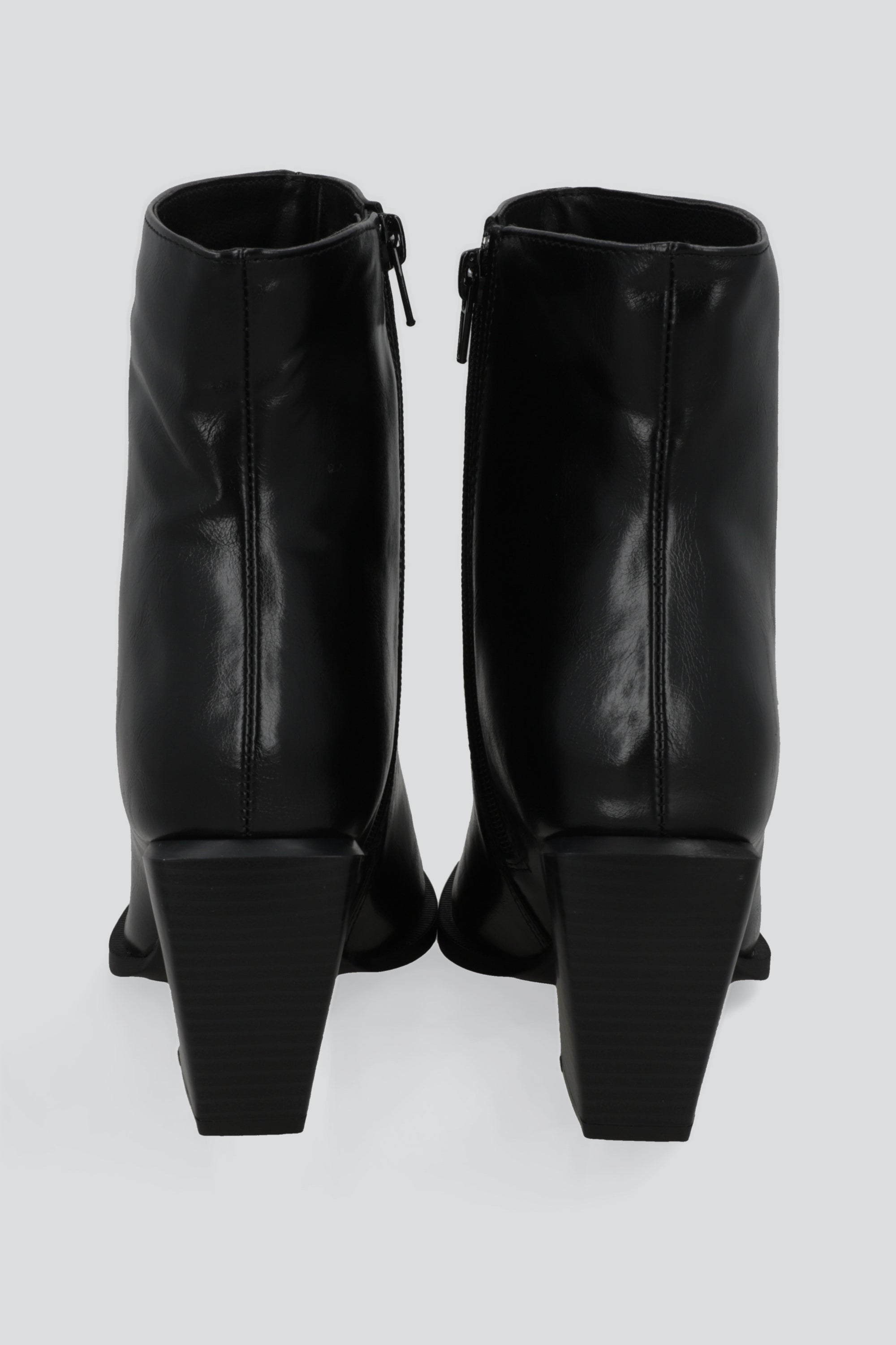 Botin pointy tacon moderno NEGRO