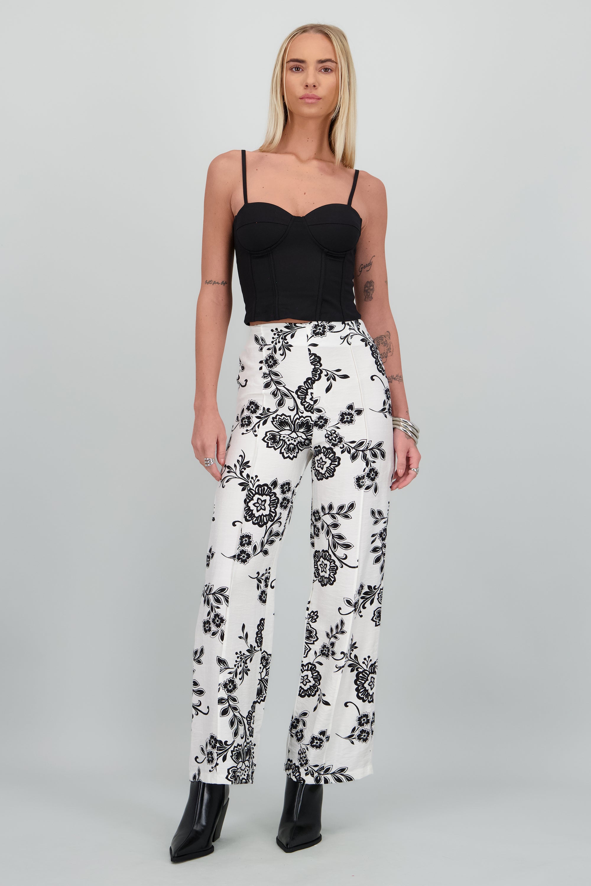 Botin pointy tacon moderno NEGRO