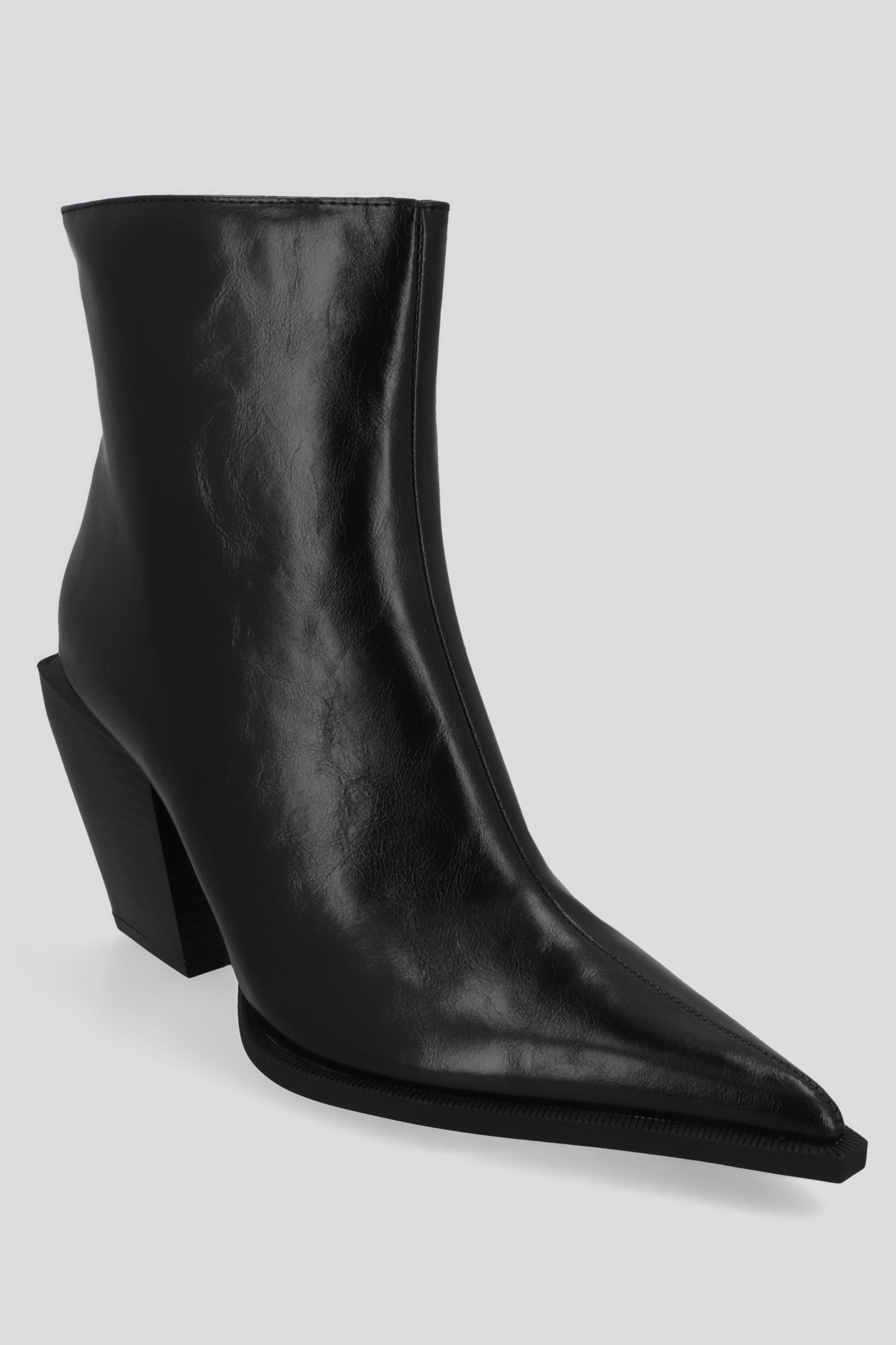 Botin pointy tacon moderno NEGRO