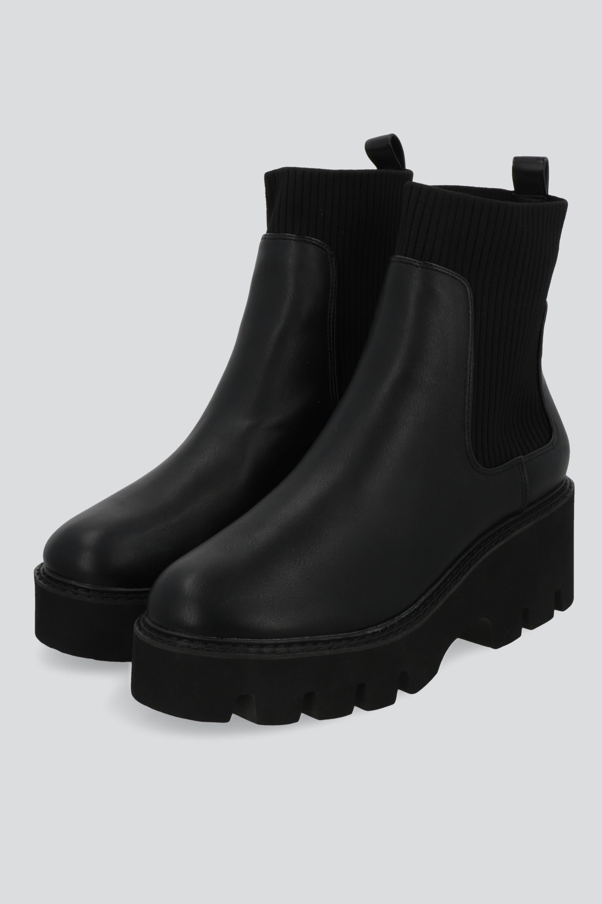 Botin chelsea suela track NEGRO